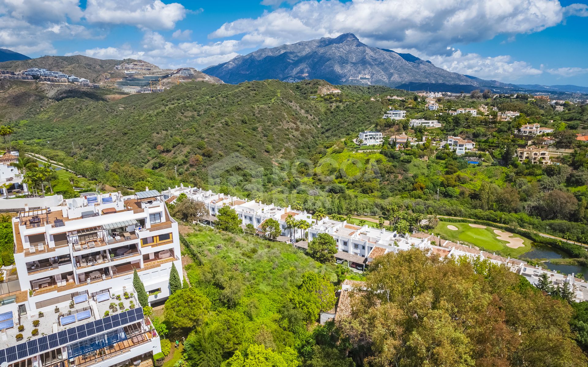 Stunning plot with sea views, project and building license, in El Herrojo, La Quinta, Benahavís