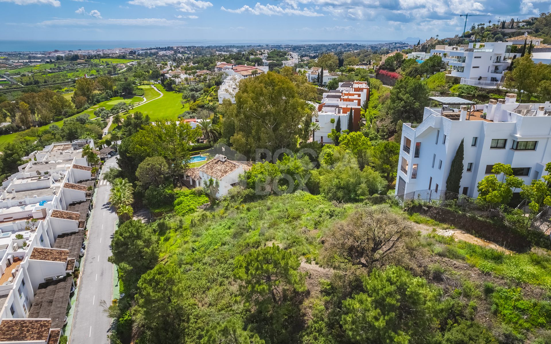 Stunning plot with sea views, project and building license, in El Herrojo, La Quinta, Benahavís