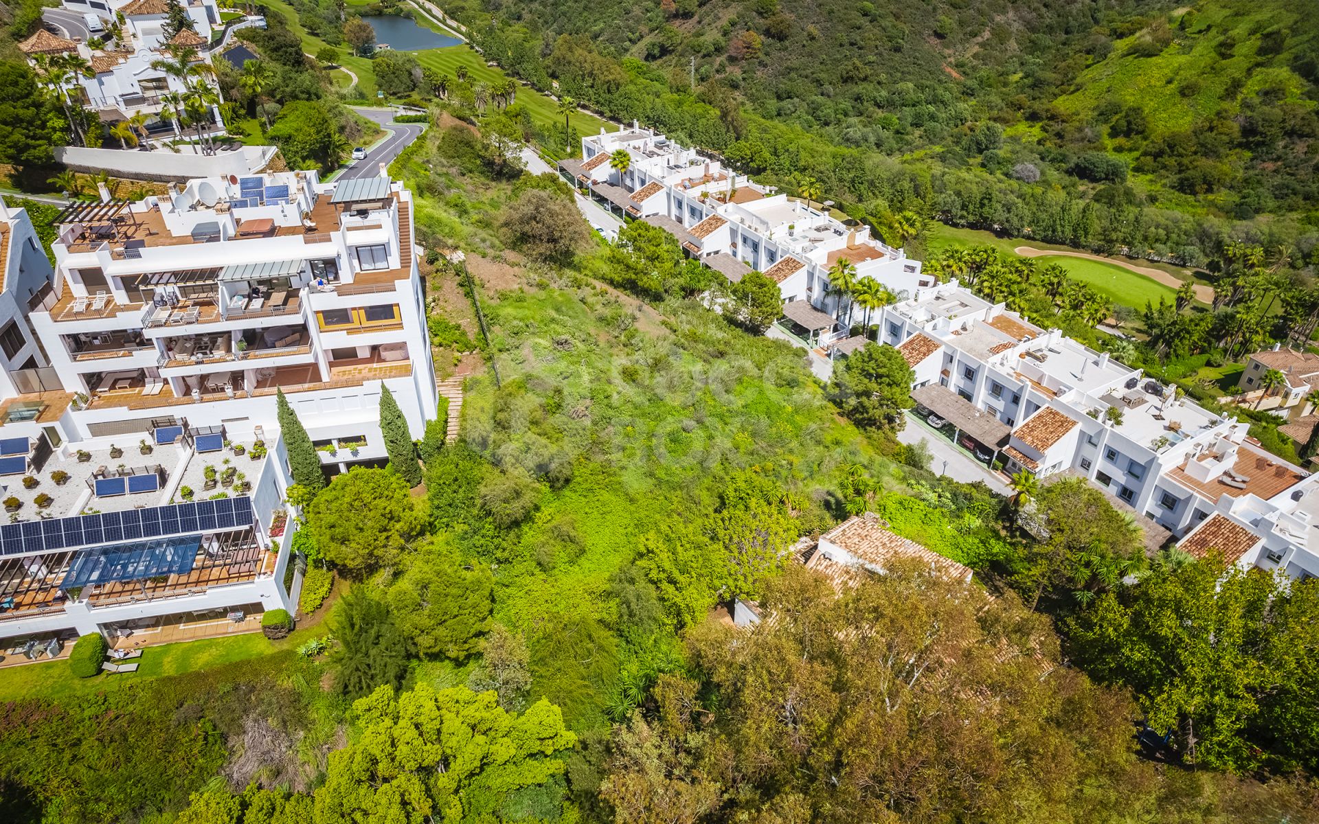 Stunning plot with sea views, project and building license, in El Herrojo, La Quinta, Benahavís