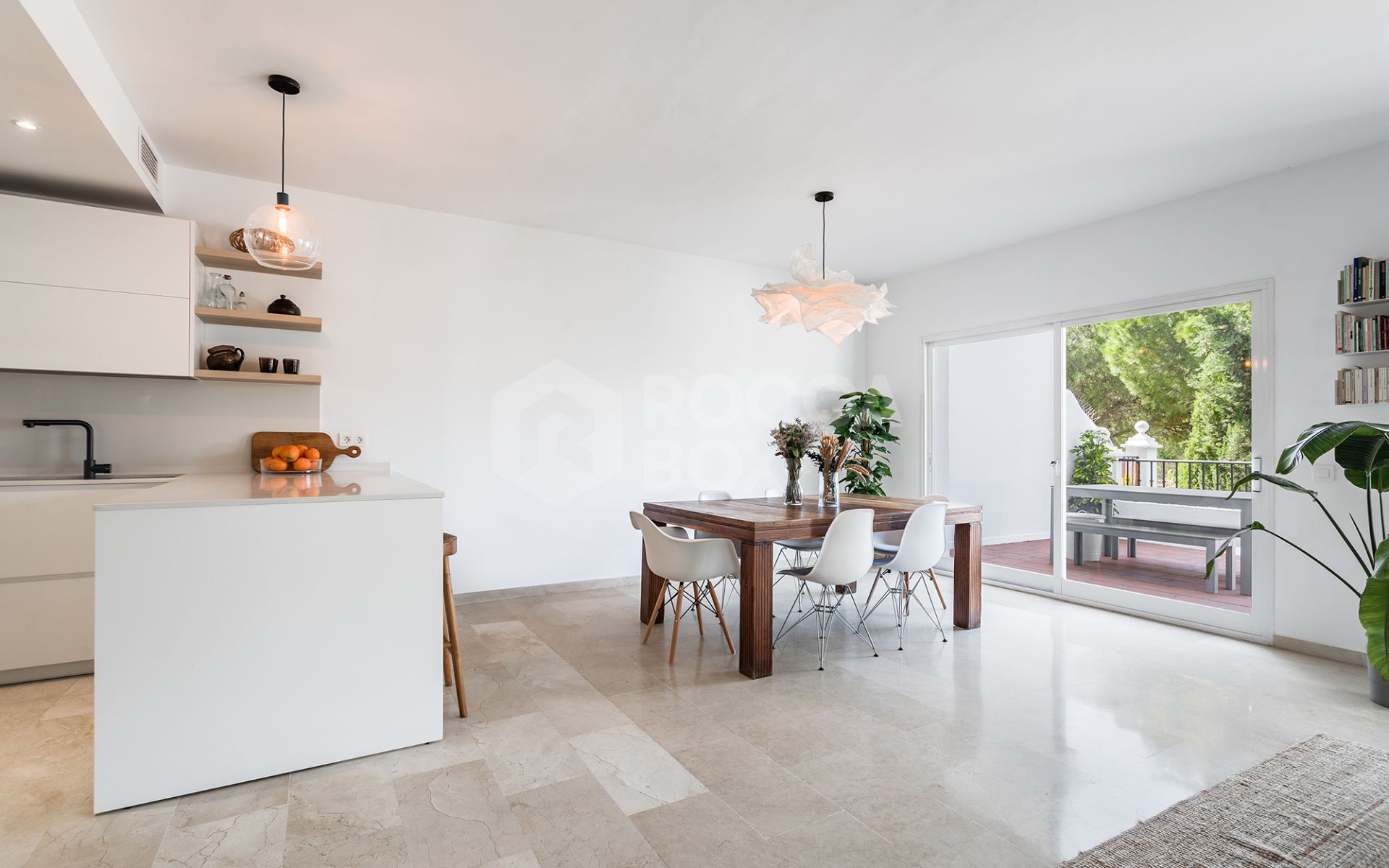 Spacious frontline golf townhouse in Las Encinas, La Quinta, Benahavís