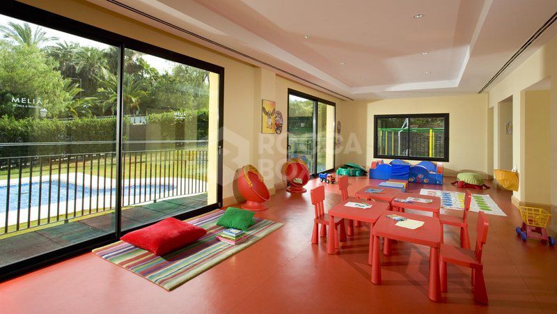 Spacious frontline golf townhouse in Las Encinas, La Quinta, Benahavís