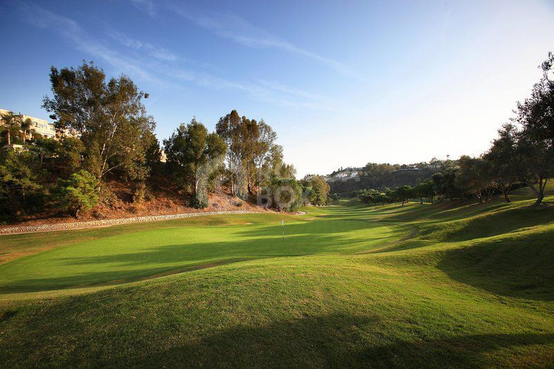 Spacious frontline golf townhouse in Las Encinas, La Quinta, Benahavís