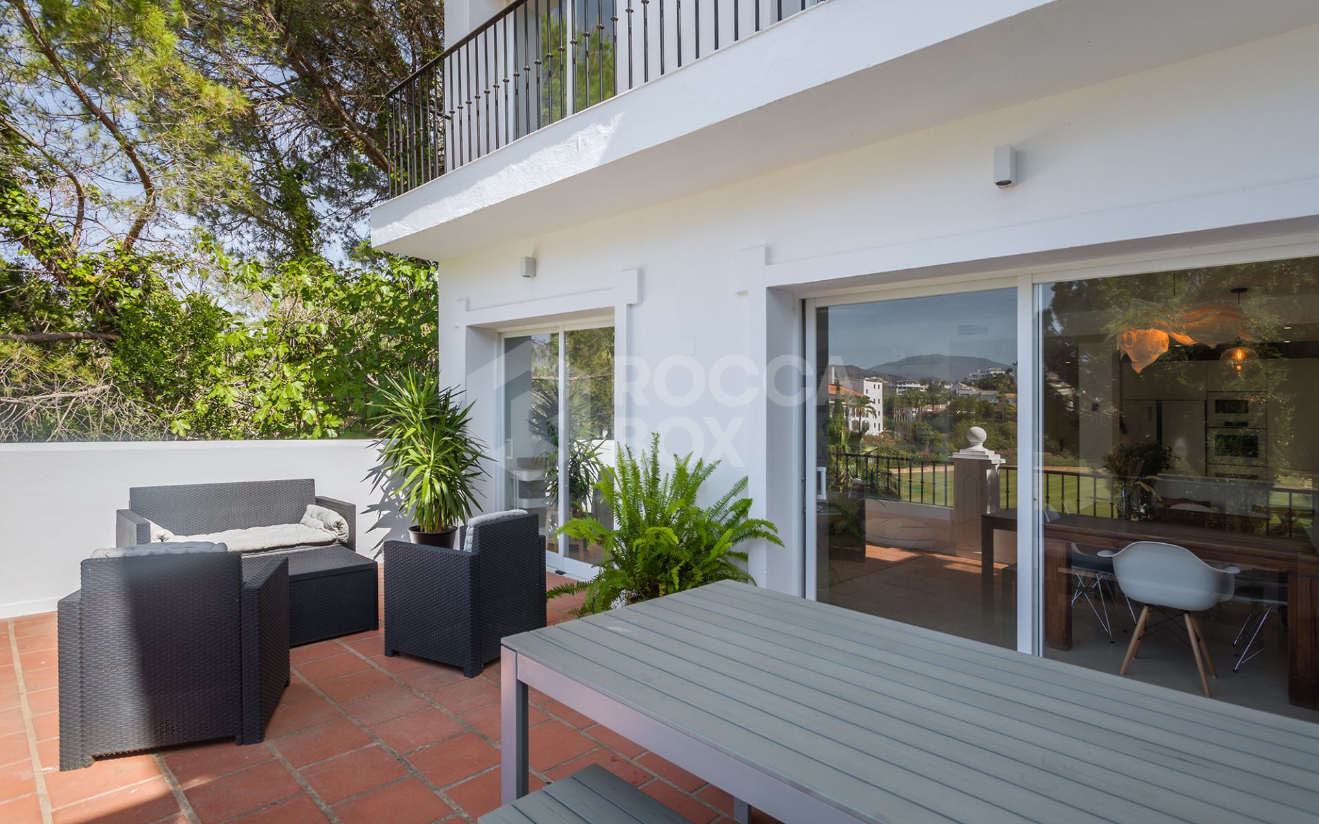 Spacious frontline golf townhouse in Las Encinas, La Quinta, Benahavís