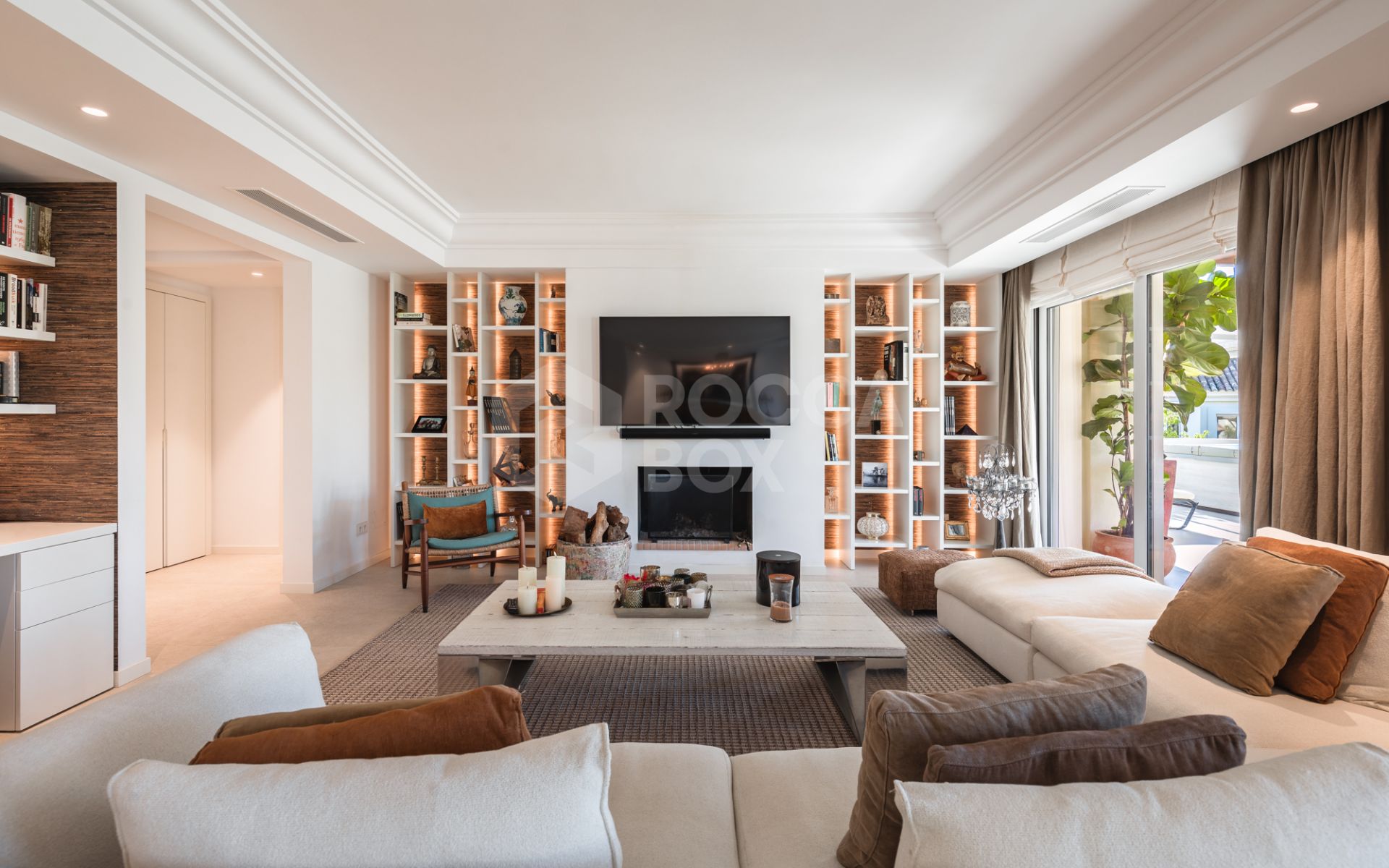 Exquisitely renovated, spacious duplex penthouse in Las Alamandas, Nueva Andalucía