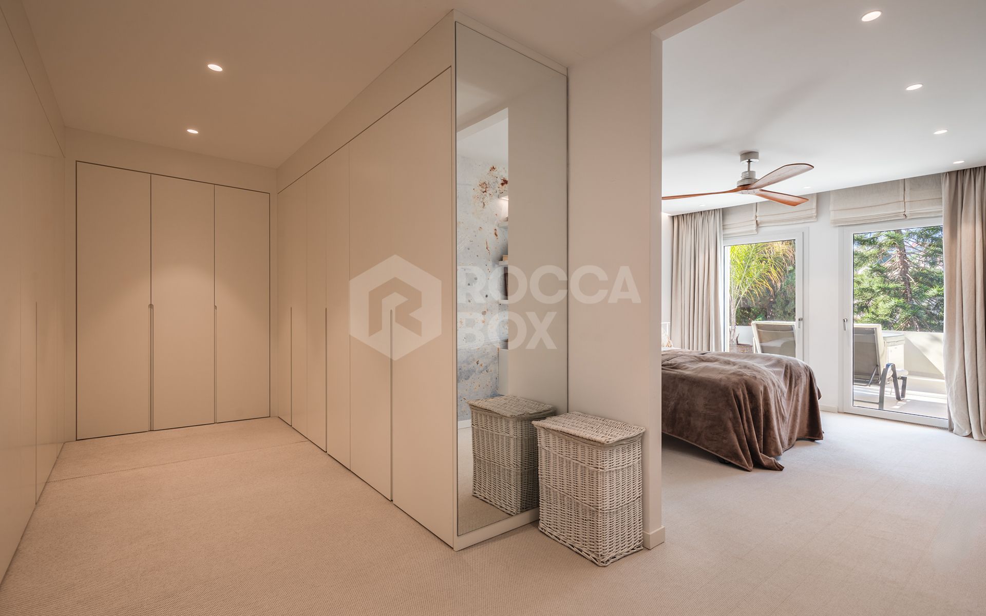 Exquisitely renovated, spacious duplex penthouse in Las Alamandas, Nueva Andalucía