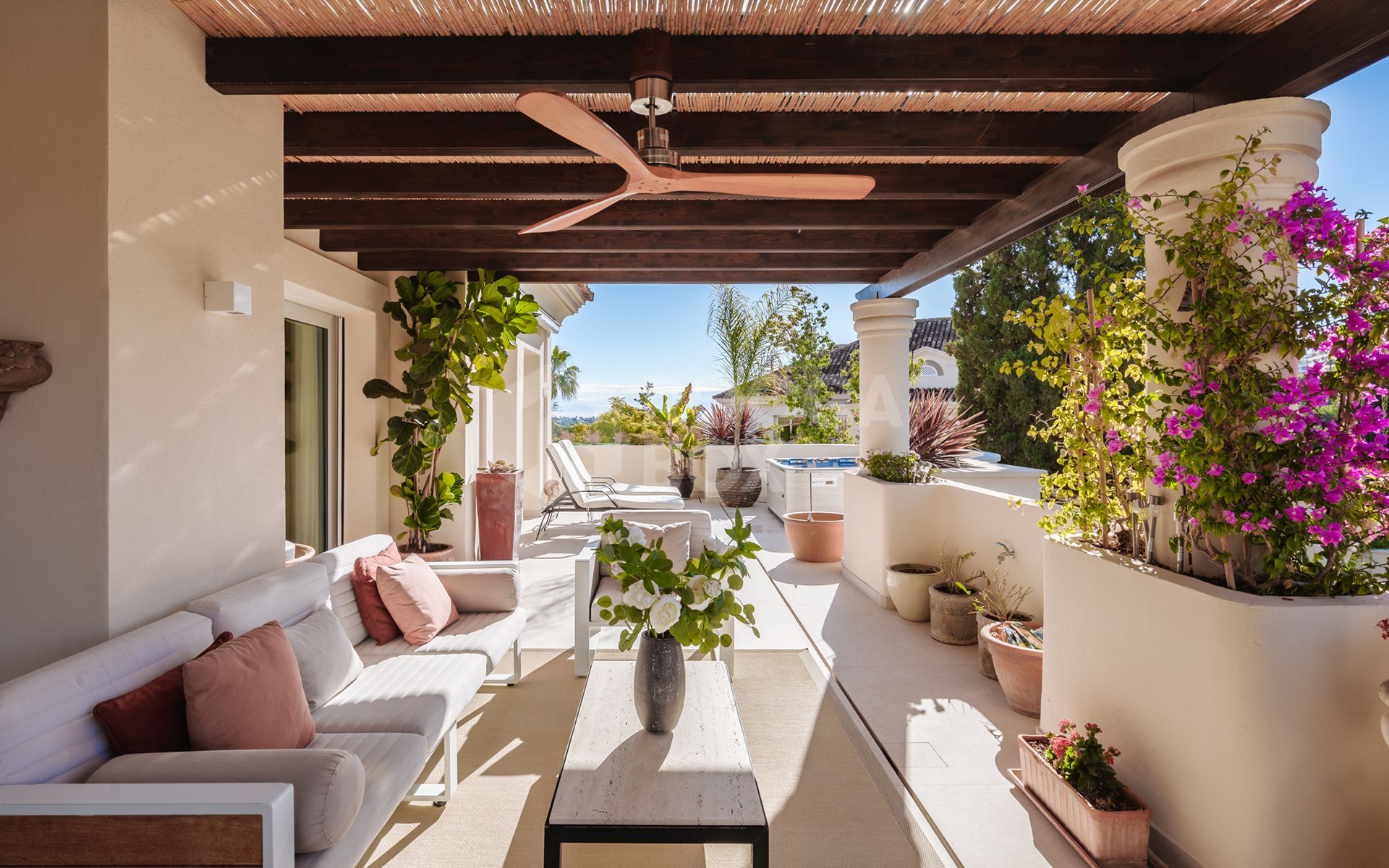 Exquisitely renovated, spacious duplex penthouse in Las Alamandas, Nueva Andalucía