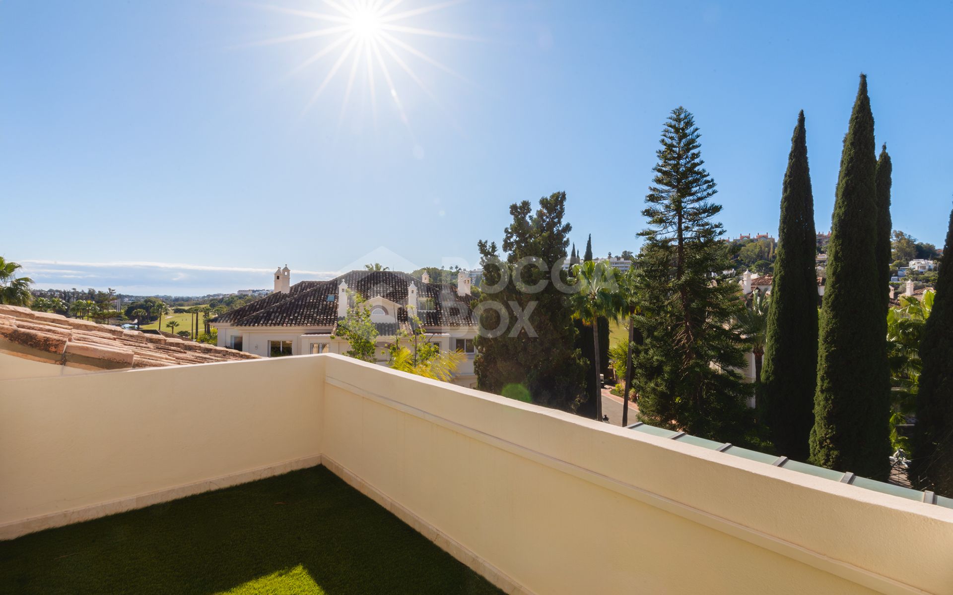 Exquisitely renovated, spacious duplex penthouse in Las Alamandas, Nueva Andalucía