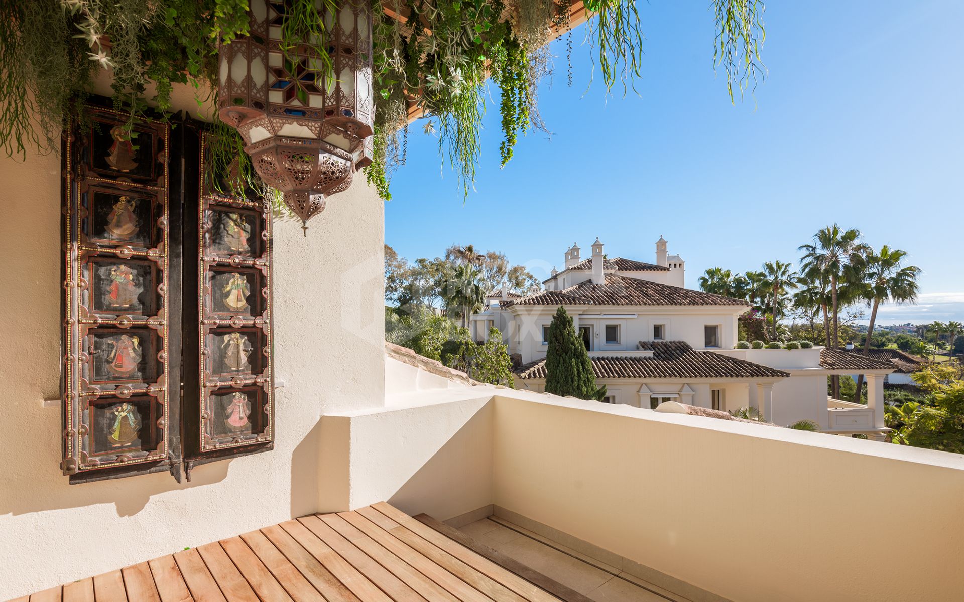 Exquisitely renovated, spacious duplex penthouse in Las Alamandas, Nueva Andalucía