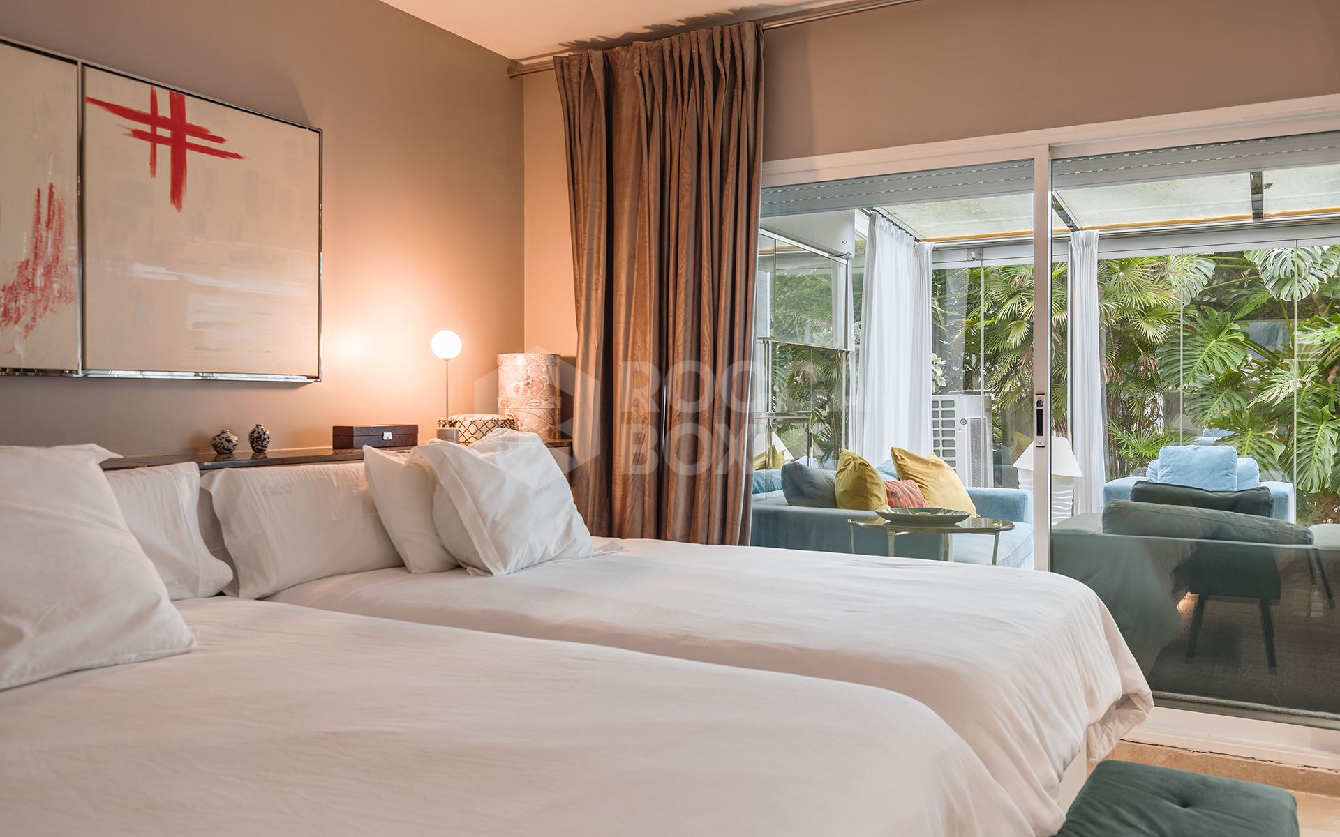 Stylish ground-floor apartment in Las Lomas del Marbella Club, on Marbella's Golden Mile