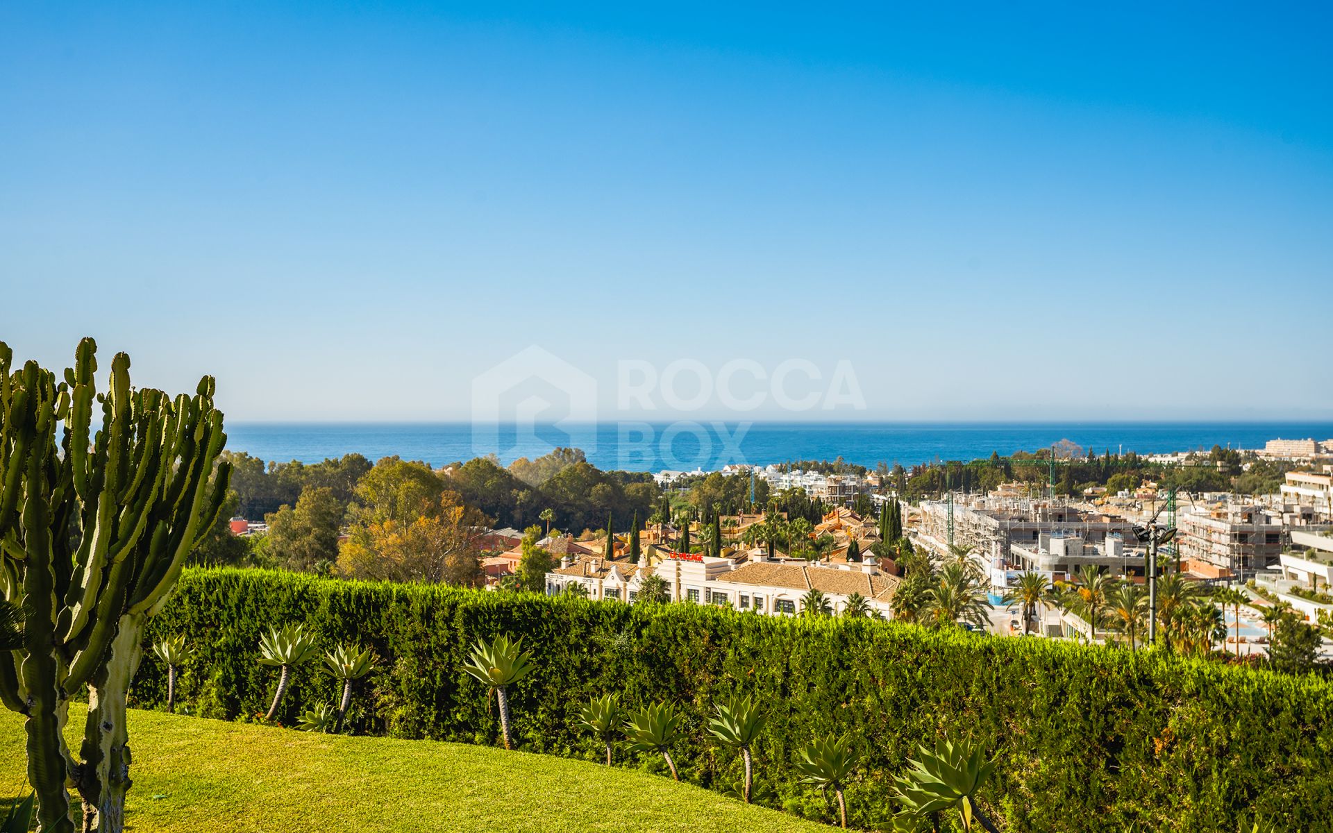 Stylish ground-floor apartment in Las Lomas del Marbella Club, on Marbella's Golden Mile