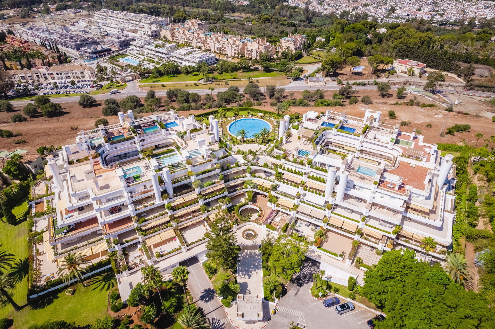 Stylish ground-floor apartment in Las Lomas del Marbella Club, on Marbella's Golden Mile