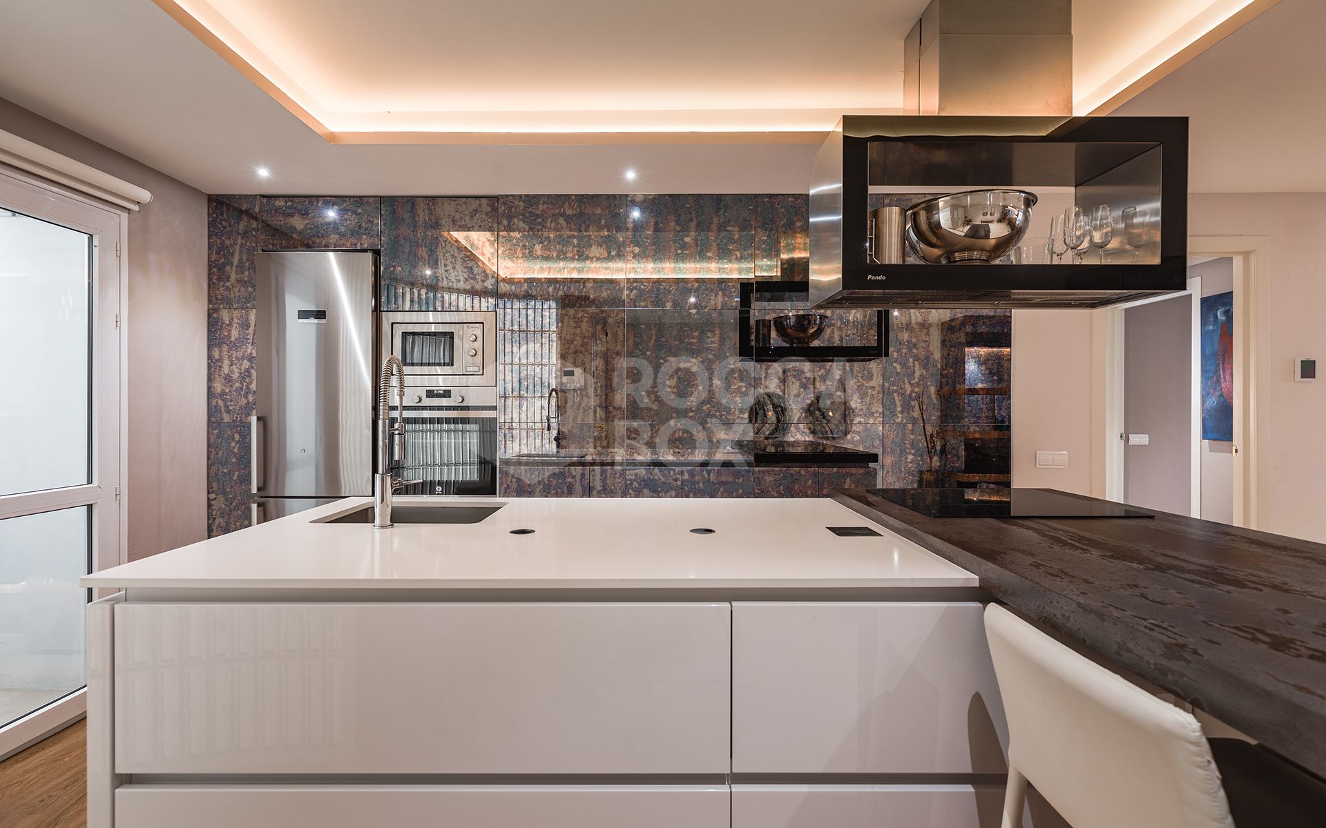 Stylish ground-floor apartment in Las Lomas del Marbella Club, on Marbella's Golden Mile