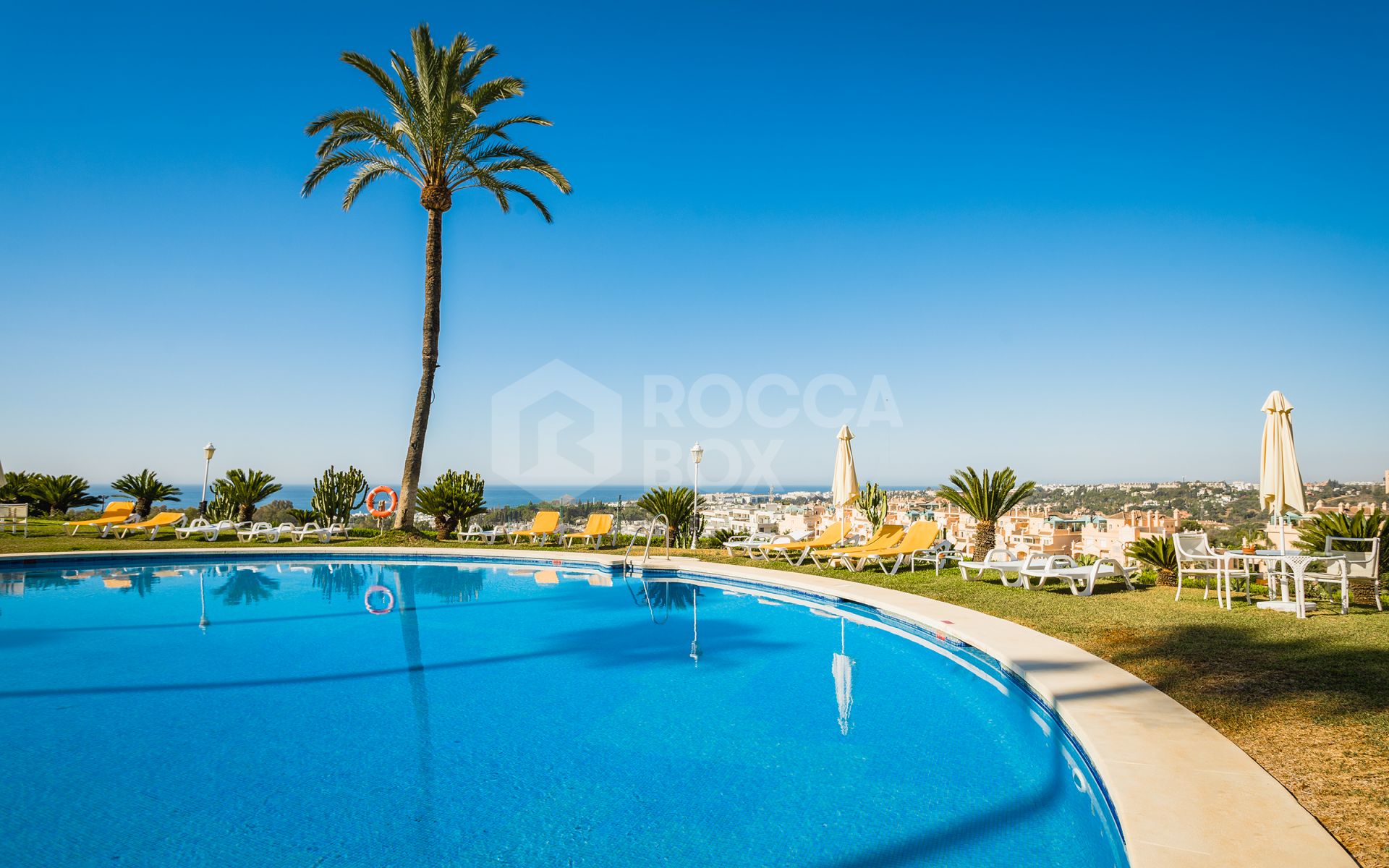 Stylish ground-floor apartment in Las Lomas del Marbella Club, on Marbella's Golden Mile