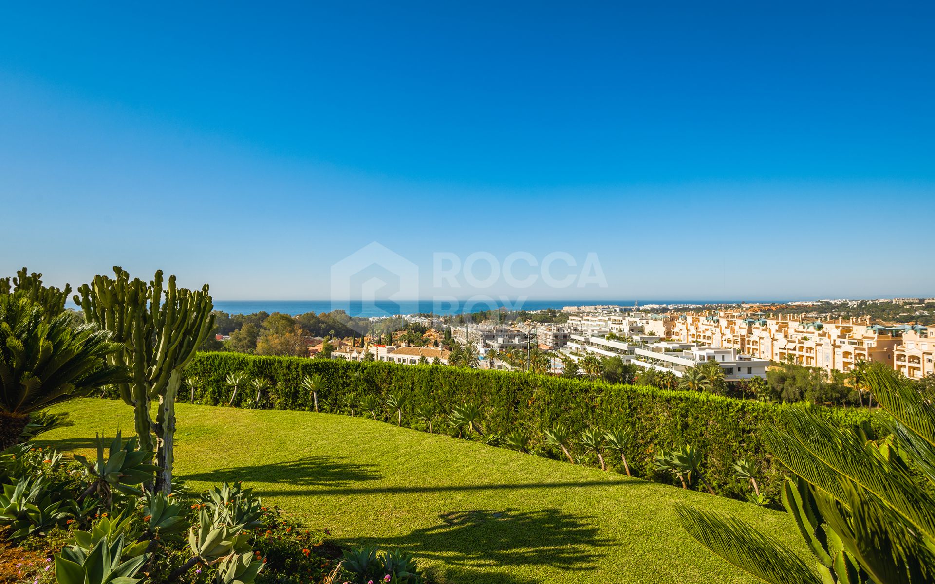 Stylish ground-floor apartment in Las Lomas del Marbella Club, on Marbella's Golden Mile