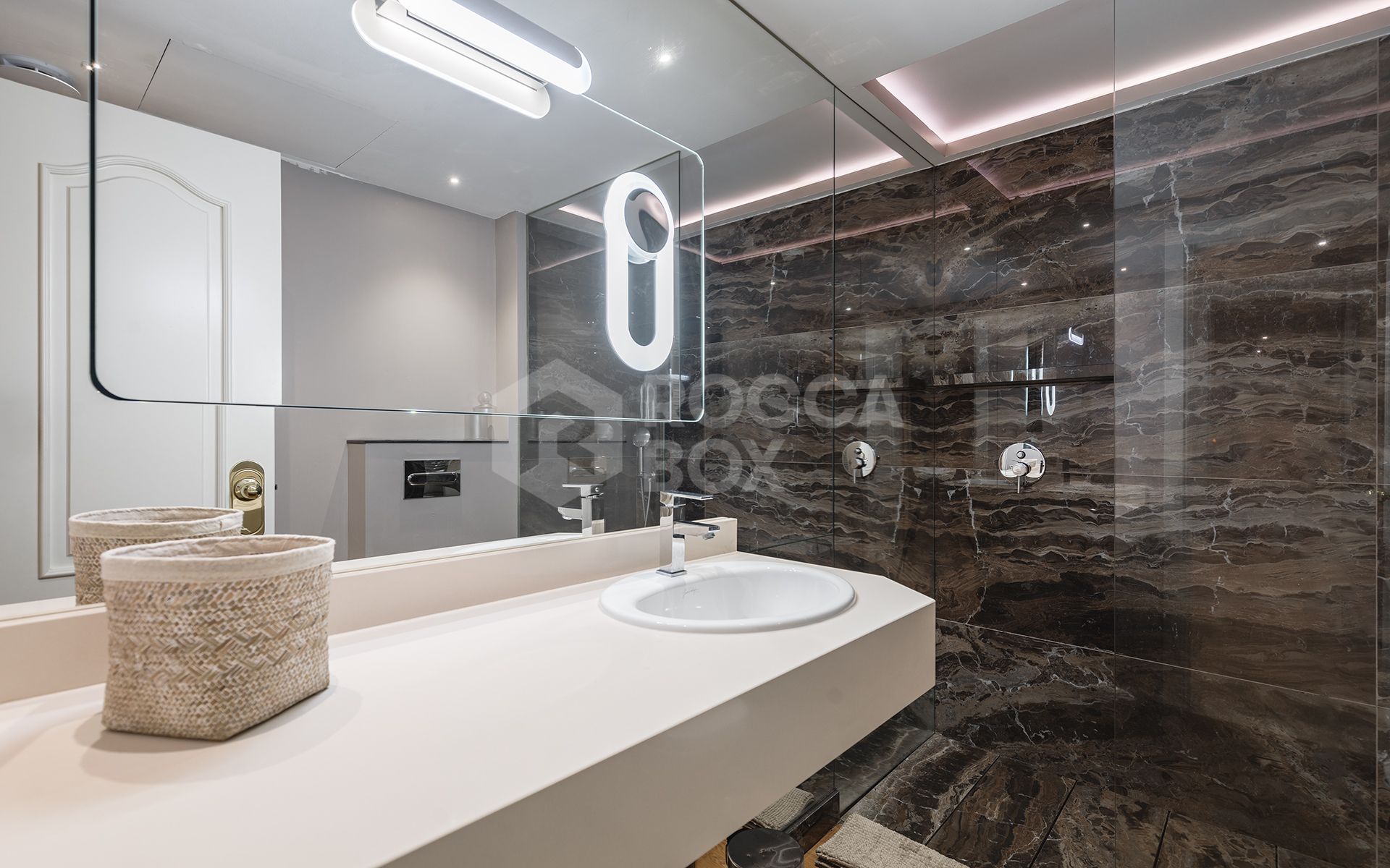 Stylish ground-floor apartment in Las Lomas del Marbella Club, on Marbella's Golden Mile