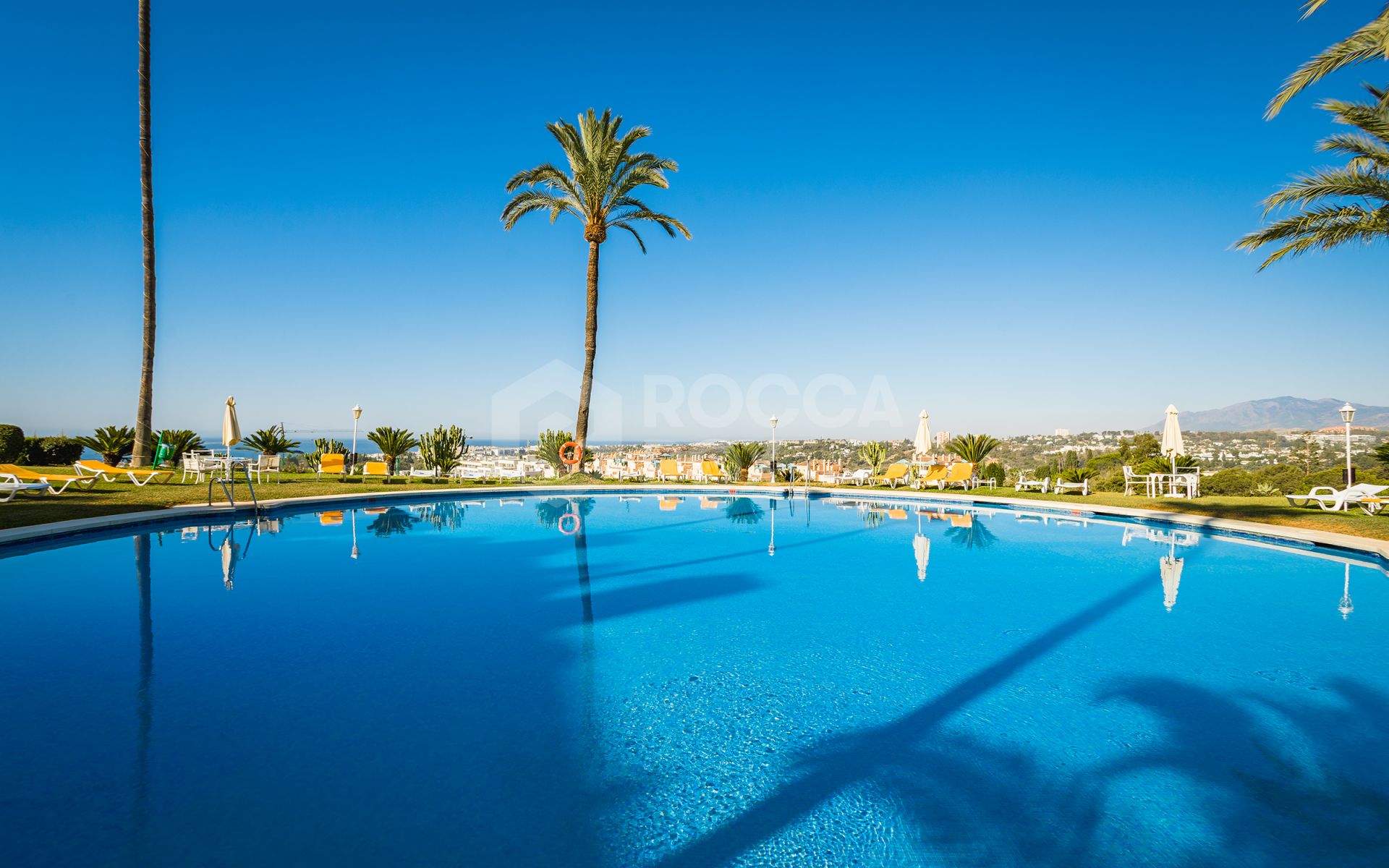 Stylish ground-floor apartment in Las Lomas del Marbella Club, on Marbella's Golden Mile