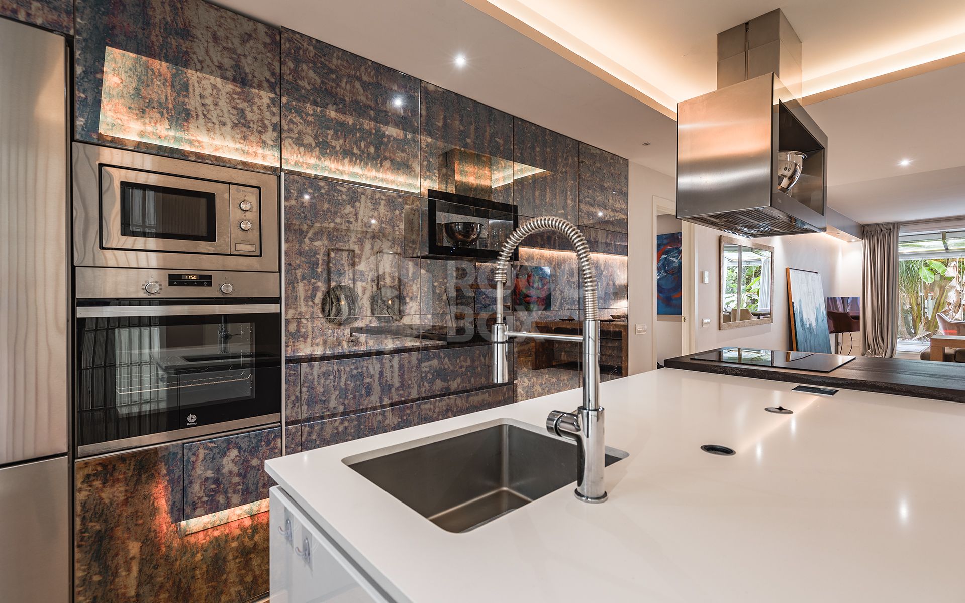 Stylish ground-floor apartment in Las Lomas del Marbella Club, on Marbella's Golden Mile