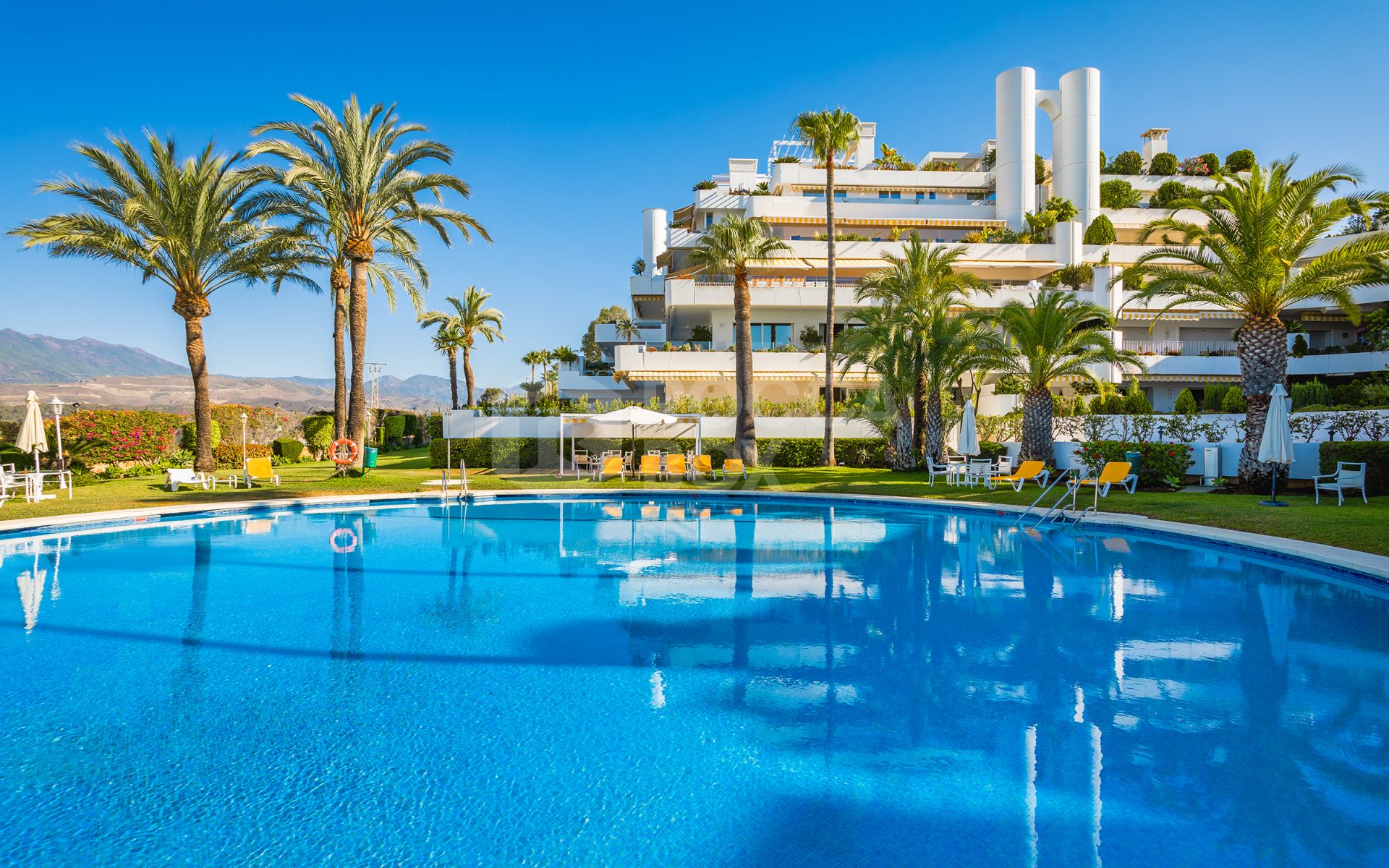 Stylish ground-floor apartment in Las Lomas del Marbella Club, on Marbella's Golden Mile