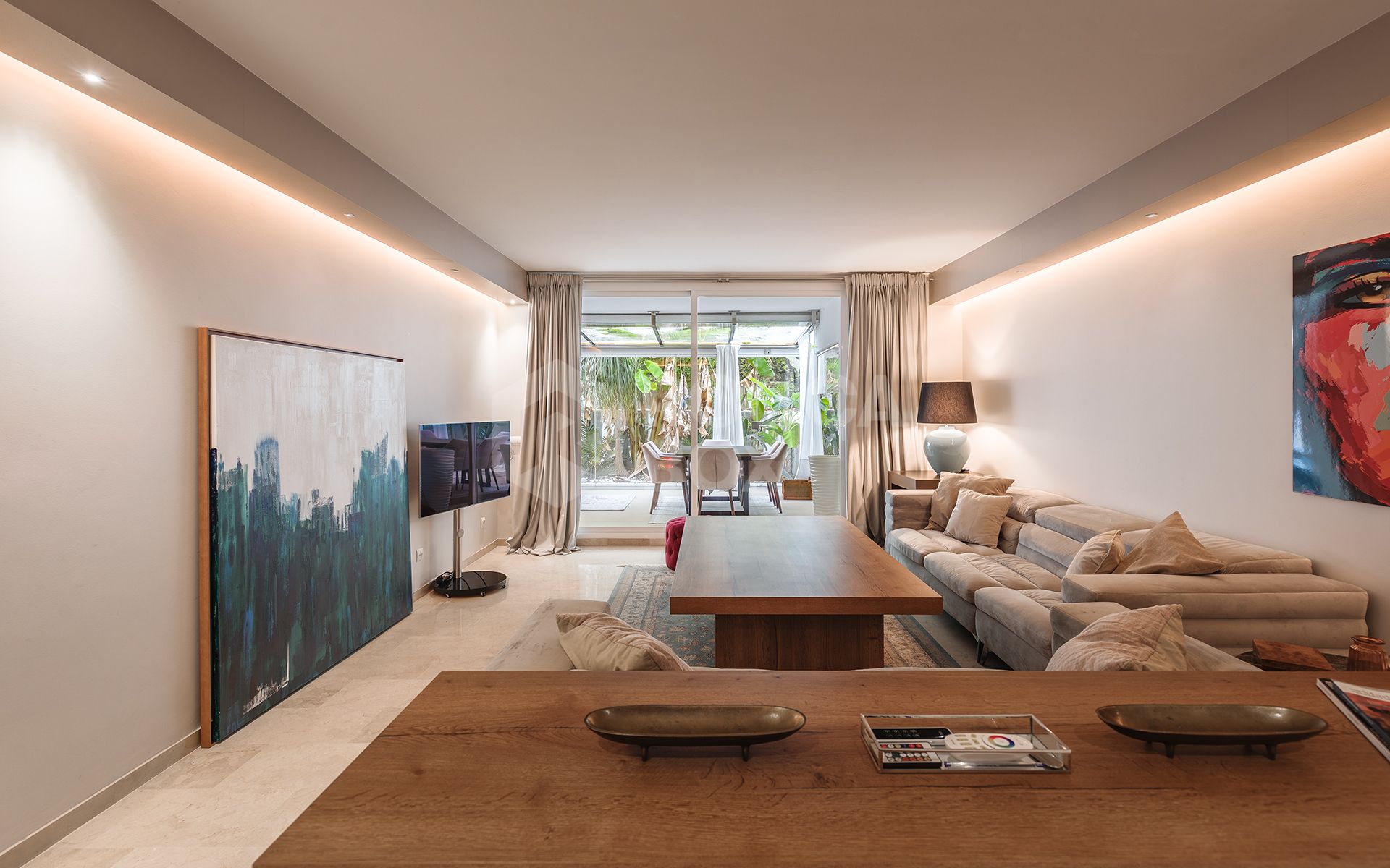 Stylish ground-floor apartment in Las Lomas del Marbella Club, on Marbella's Golden Mile