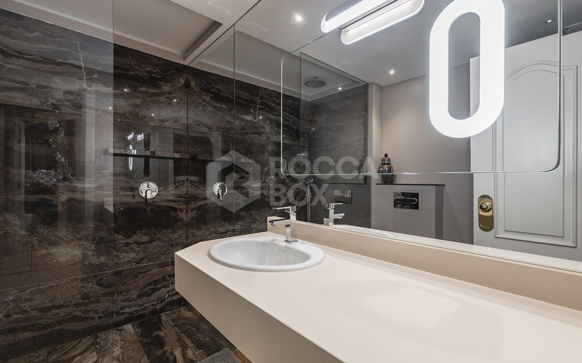 Stylish ground-floor apartment in Las Lomas del Marbella Club, on Marbella's Golden Mile