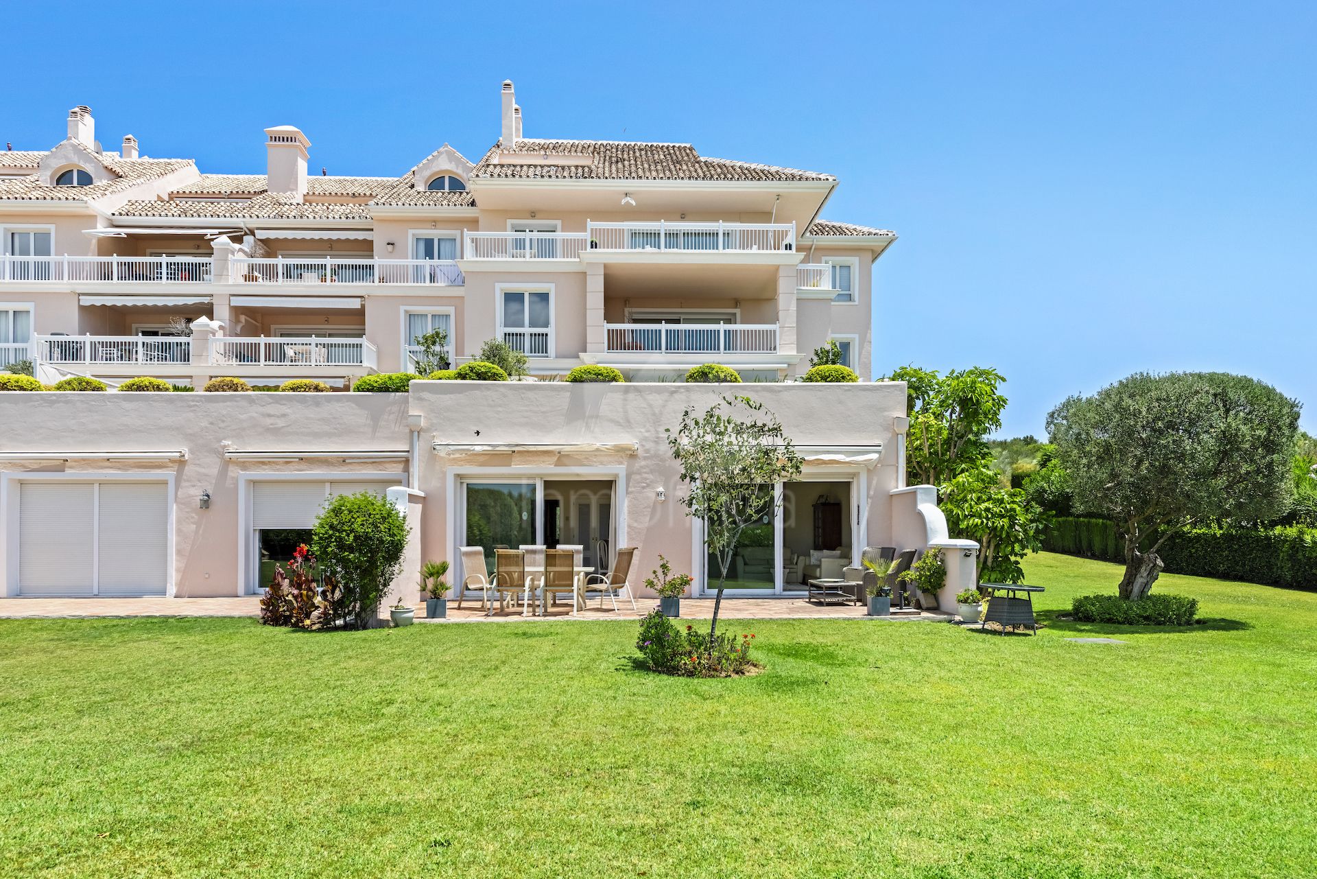 Ground Floor Apartment in Los Flamingos, Benahavis