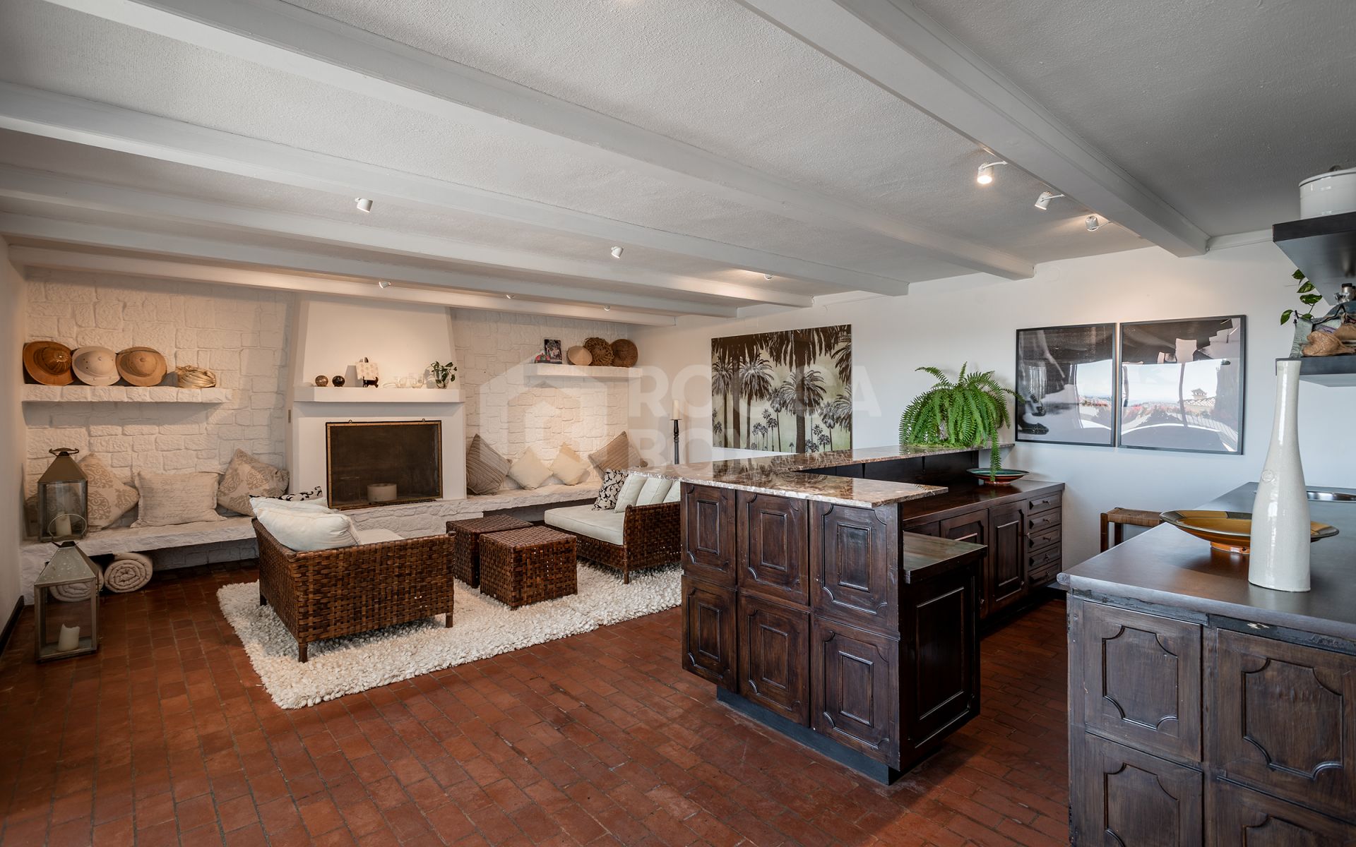 Fantastic villa with panoramic sea views walking distance to amenities in Nueva Andalucia