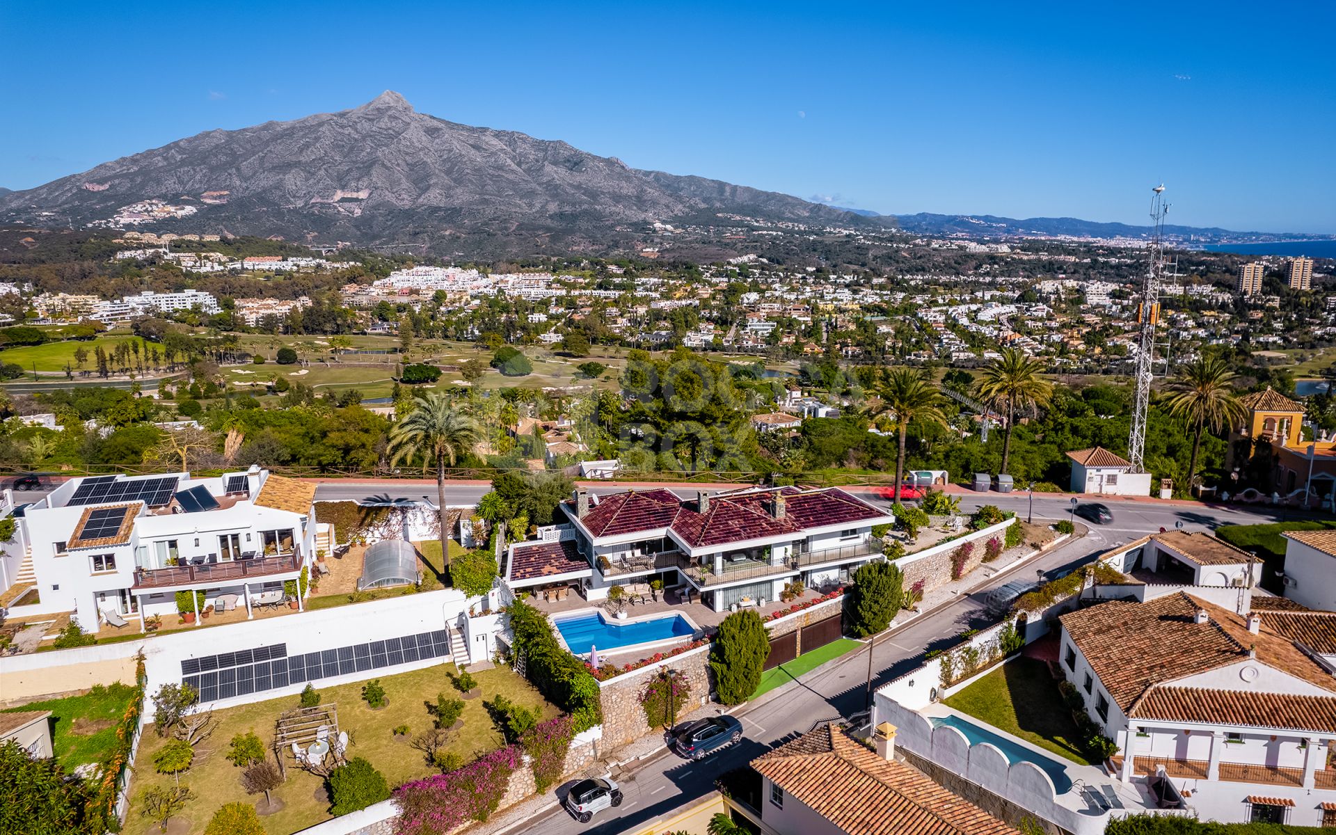 Fantastic villa with panoramic sea views walking distance to amenities in Nueva Andalucia