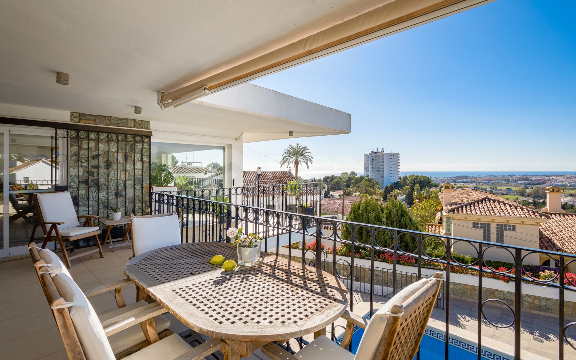 Fantastic villa with panoramic sea views walking distance to amenities in Nueva Andalucia