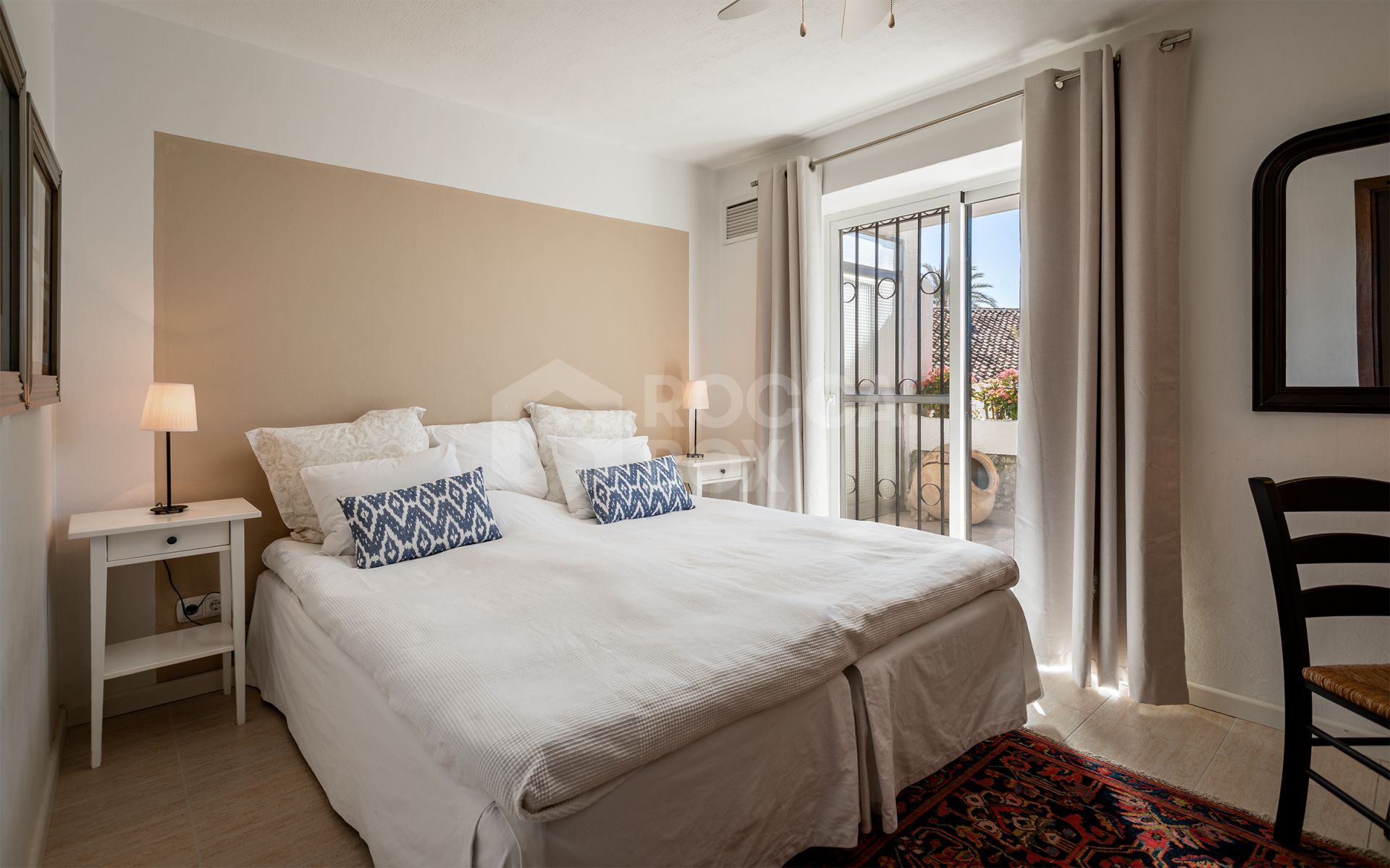 Fantastic villa with panoramic sea views walking distance to amenities in Nueva Andalucia