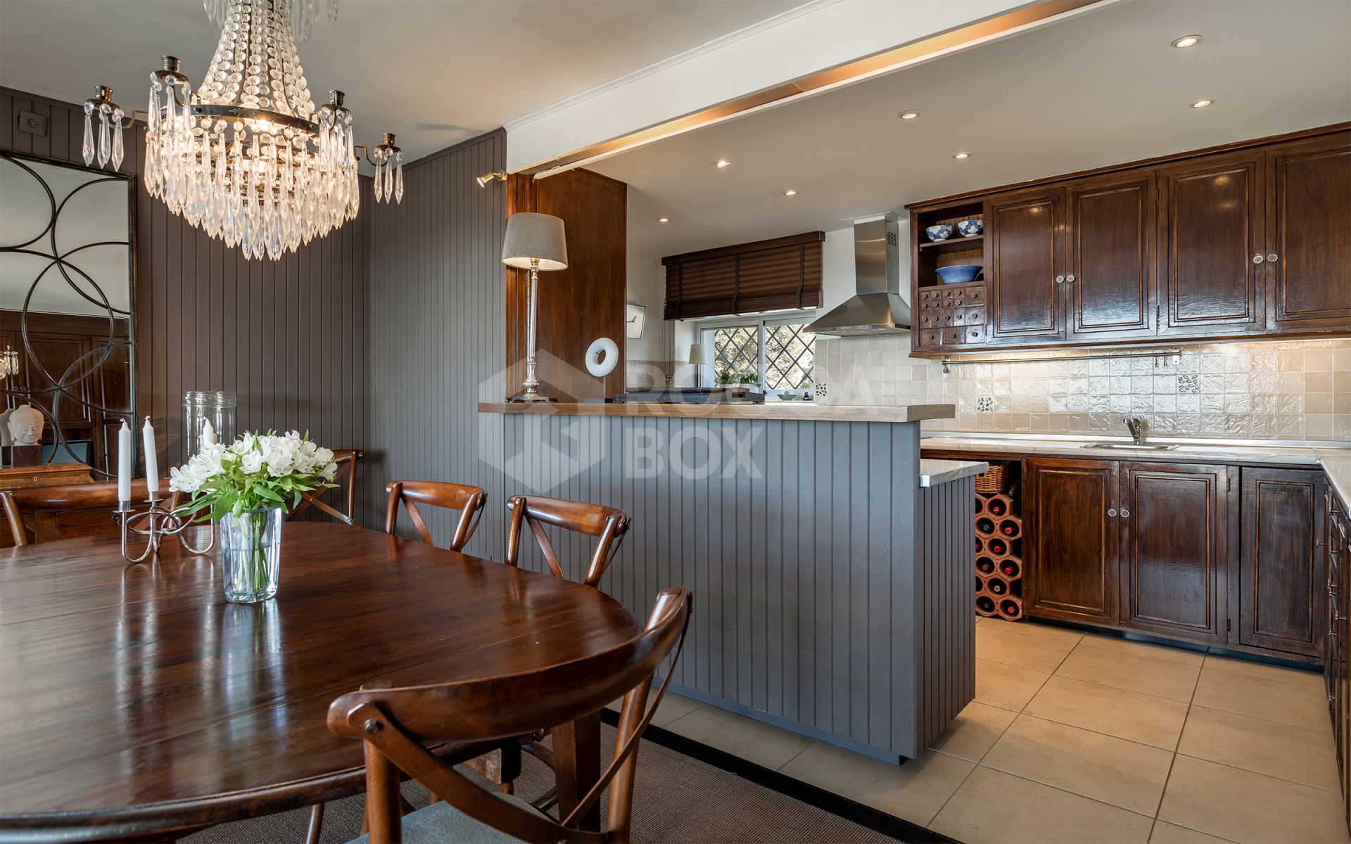 Fantastic villa with panoramic sea views walking distance to amenities in Nueva Andalucia