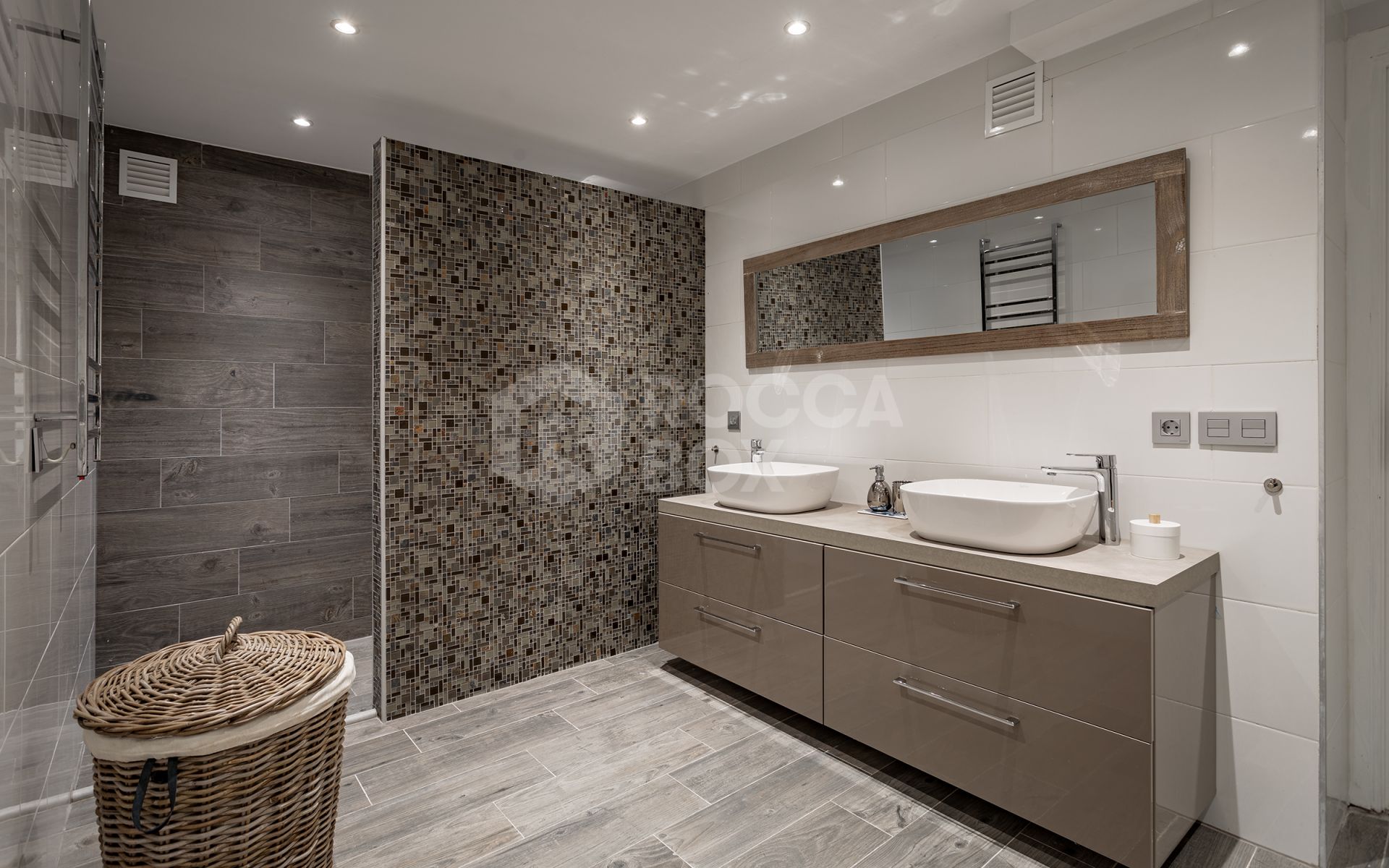 Fantastic villa with panoramic sea views walking distance to amenities in Nueva Andalucia