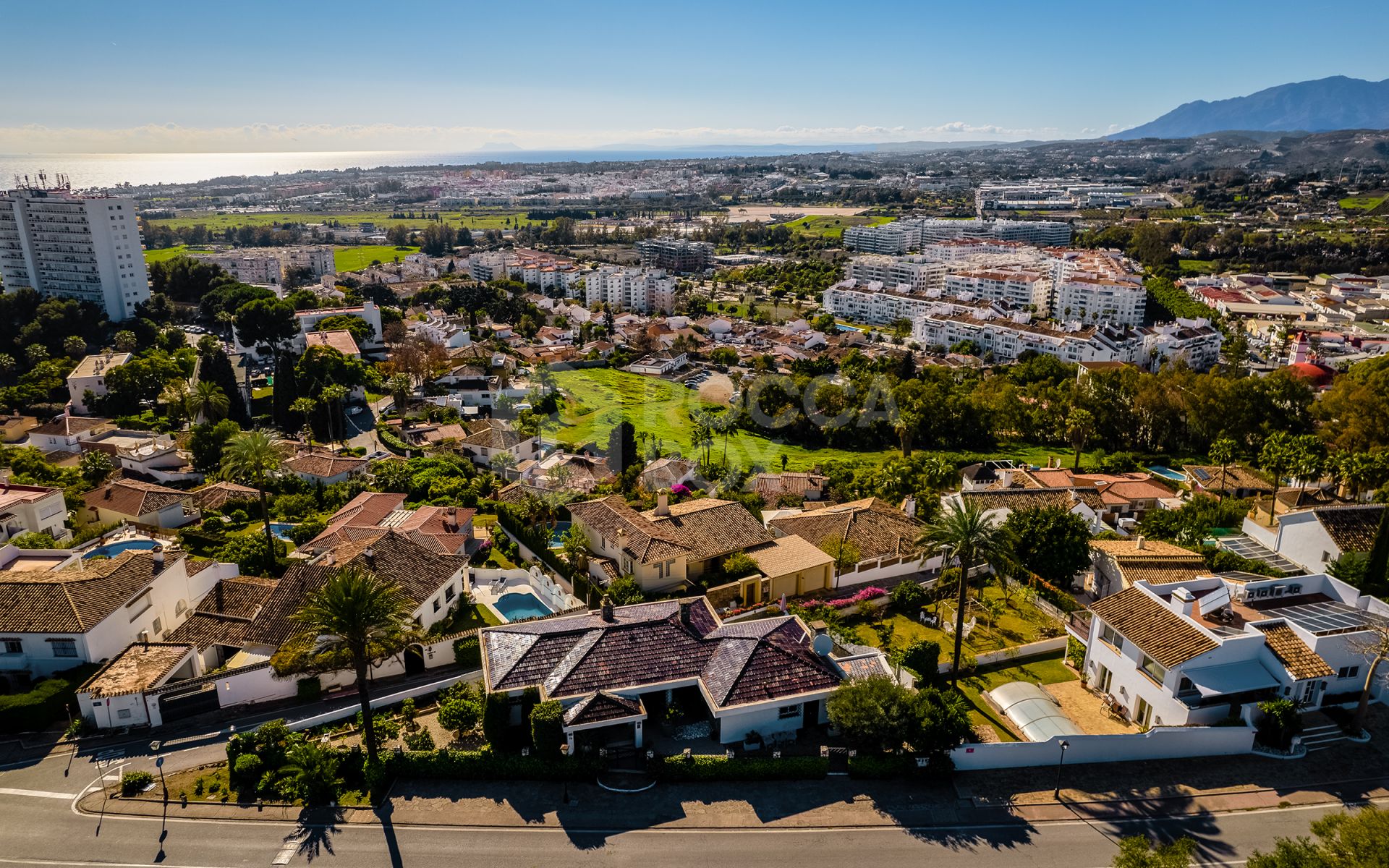 Fantastic villa with panoramic sea views walking distance to amenities in Nueva Andalucia