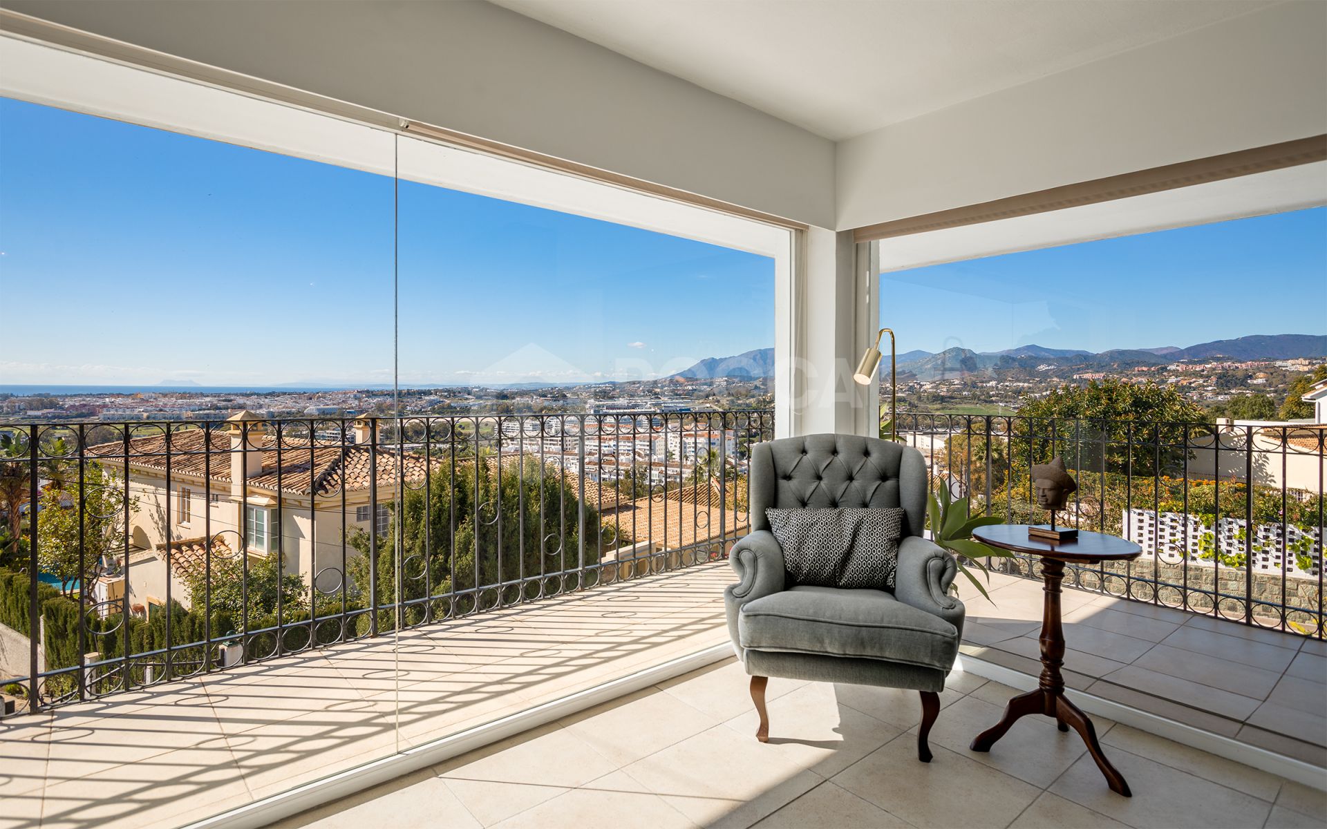 Fantastic villa with panoramic sea views walking distance to amenities in Nueva Andalucia