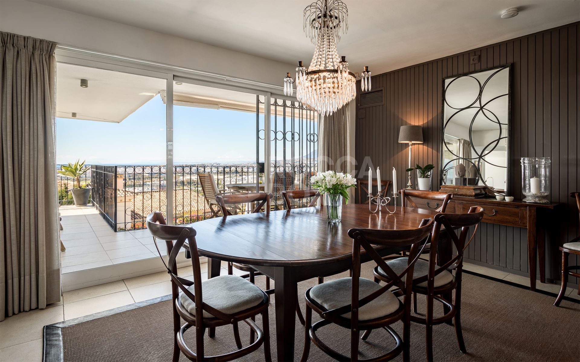 Fantastic villa with panoramic sea views walking distance to amenities in Nueva Andalucia