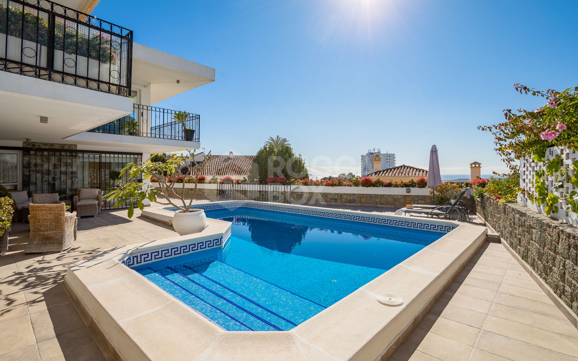 Fantastic villa with panoramic sea views walking distance to amenities in Nueva Andalucia