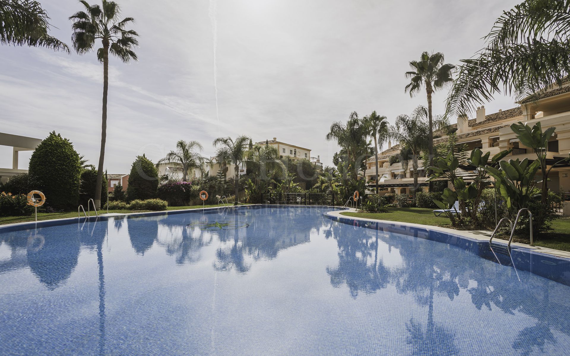 Apartamento Planta Baja en Albatross Hill, Marbella