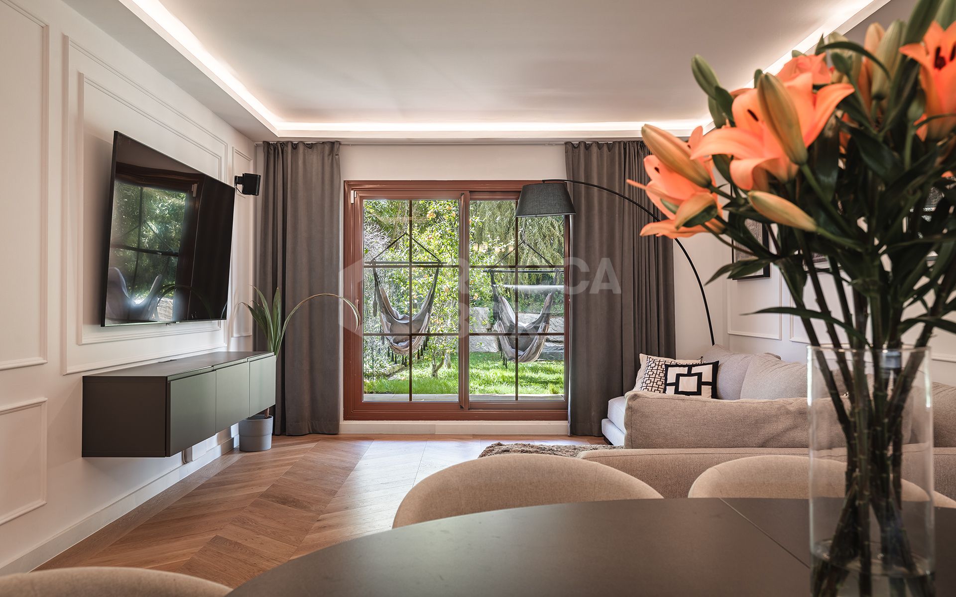 Fully renovated garden apartment in Gazules del Sol, a gated complex close to amenities in Benahavís