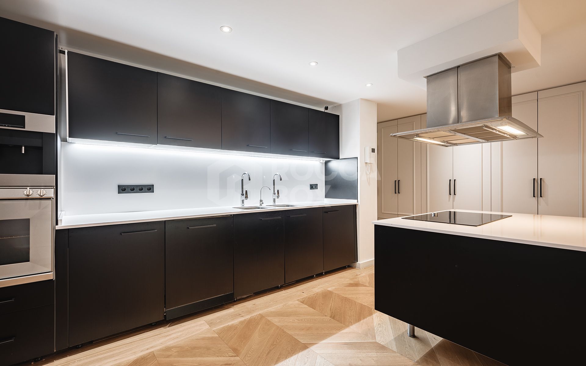 Fully renovated garden apartment in Gazules del Sol, a gated complex close to amenities in Benahavís