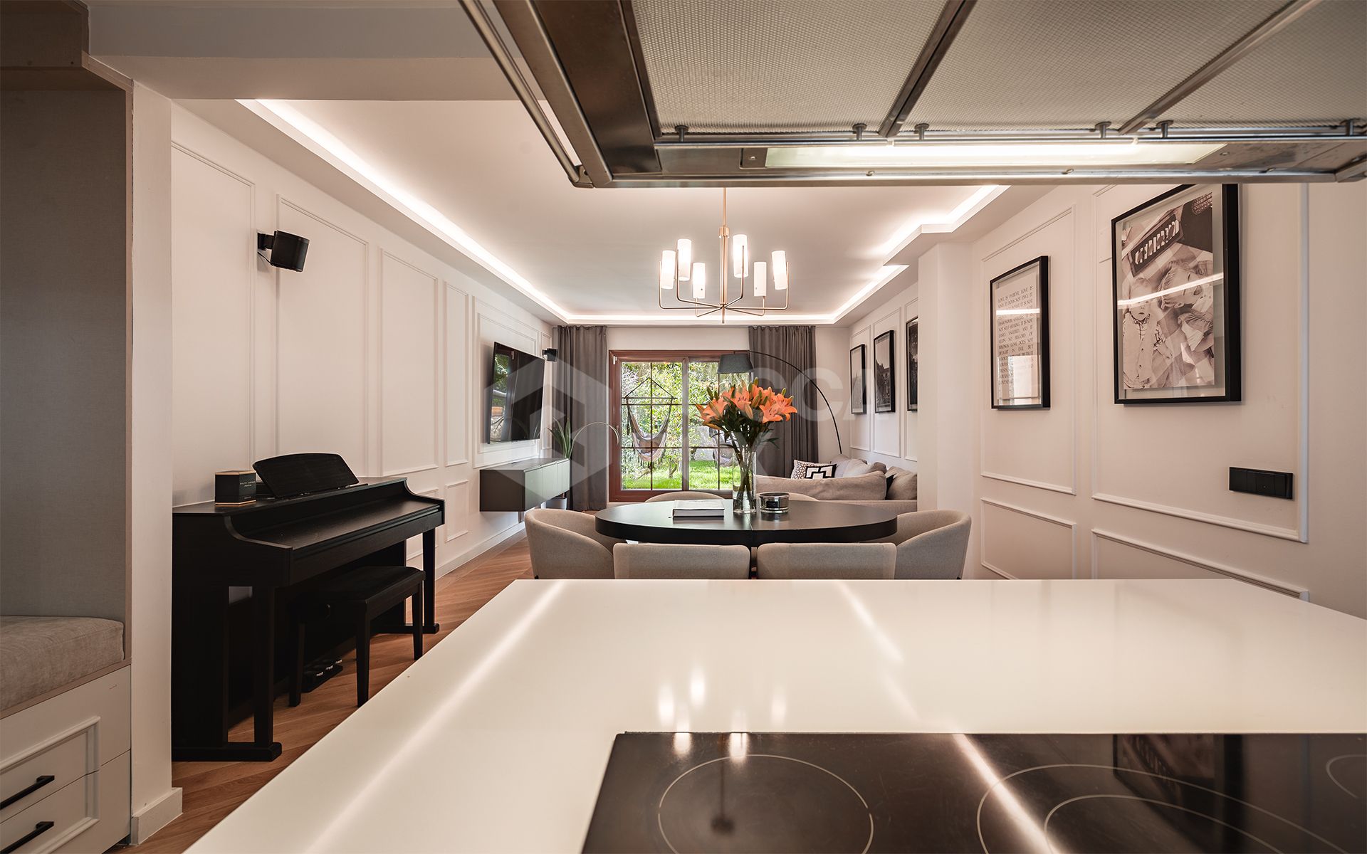 Fully renovated garden apartment in Gazules del Sol, a gated complex close to amenities in Benahavís