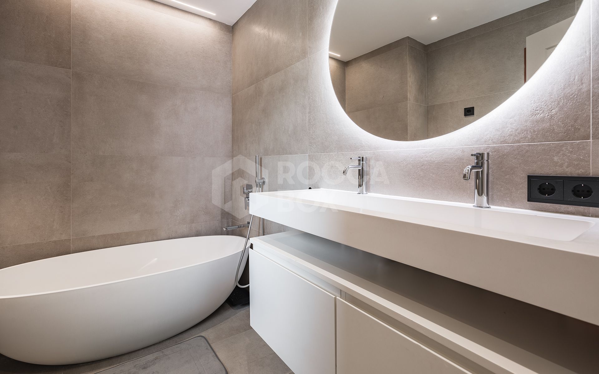 Fully renovated garden apartment in Gazules del Sol, a gated complex close to amenities in Benahavís