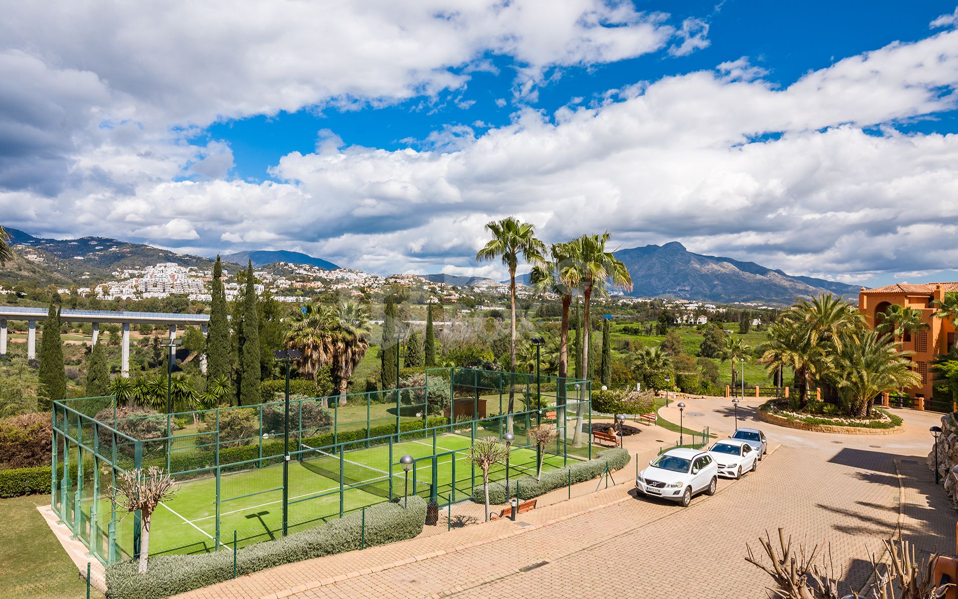 Fully renovated garden apartment in Gazules del Sol, a gated complex close to amenities in Benahavís