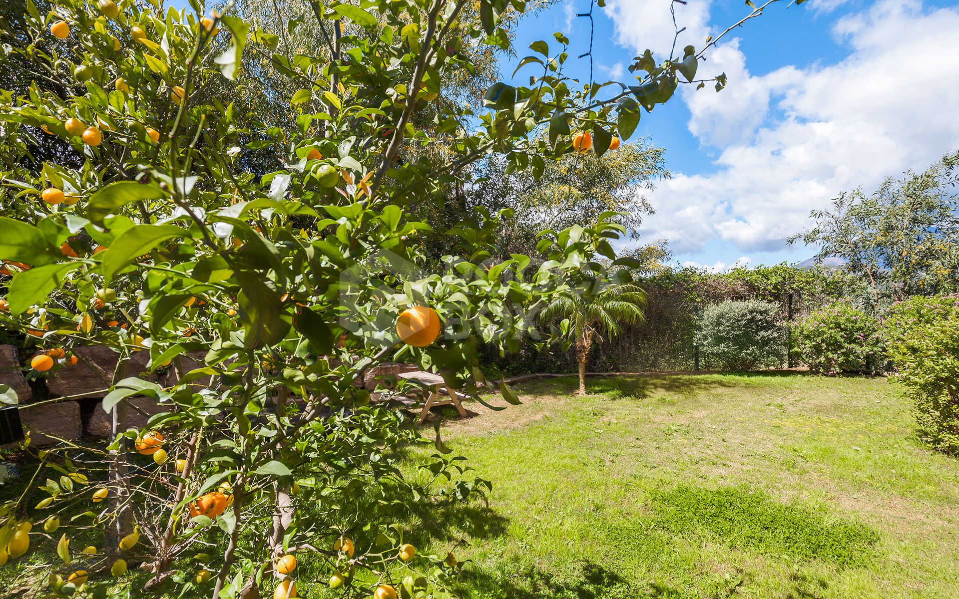 Fully renovated garden apartment in Gazules del Sol, a gated complex close to amenities in Benahavís