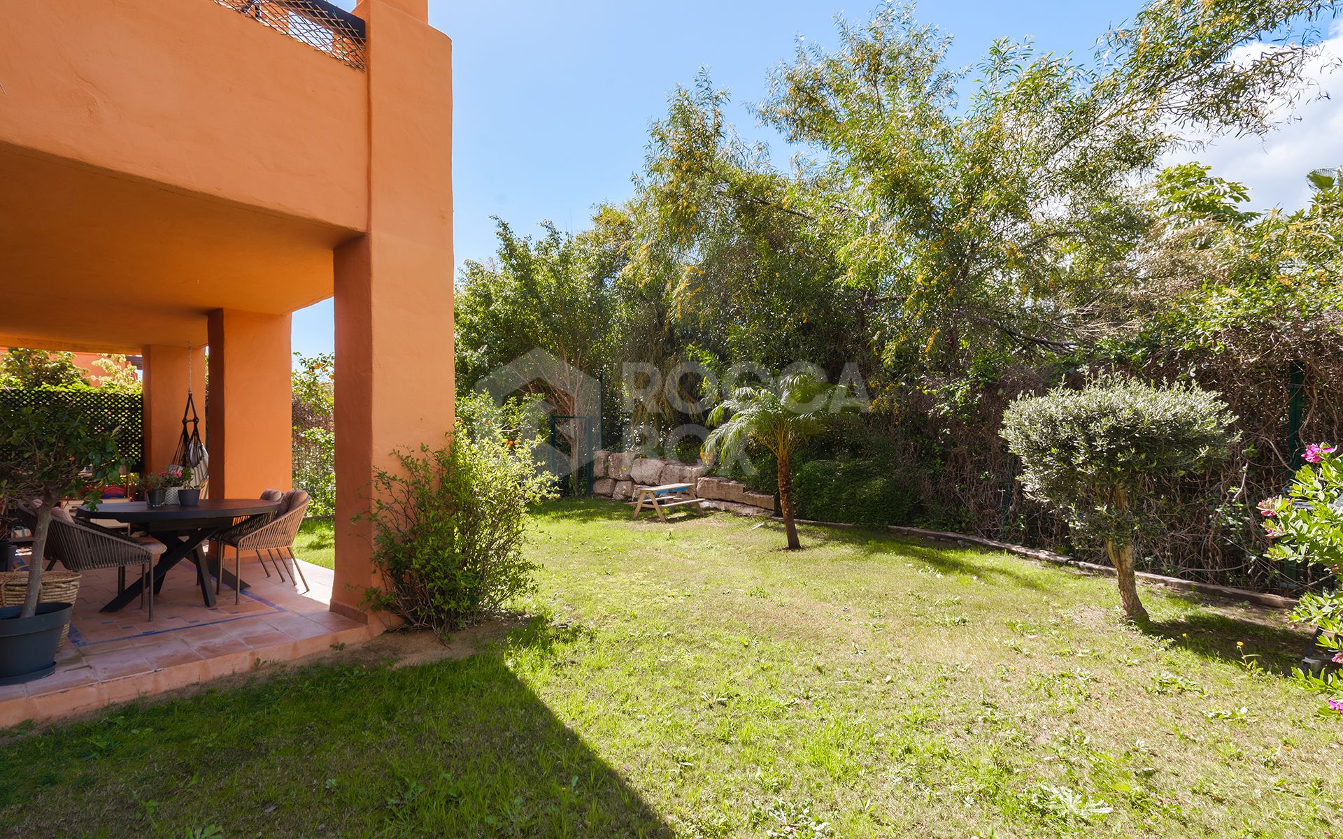 Fully renovated garden apartment in Gazules del Sol, a gated complex close to amenities in Benahavís