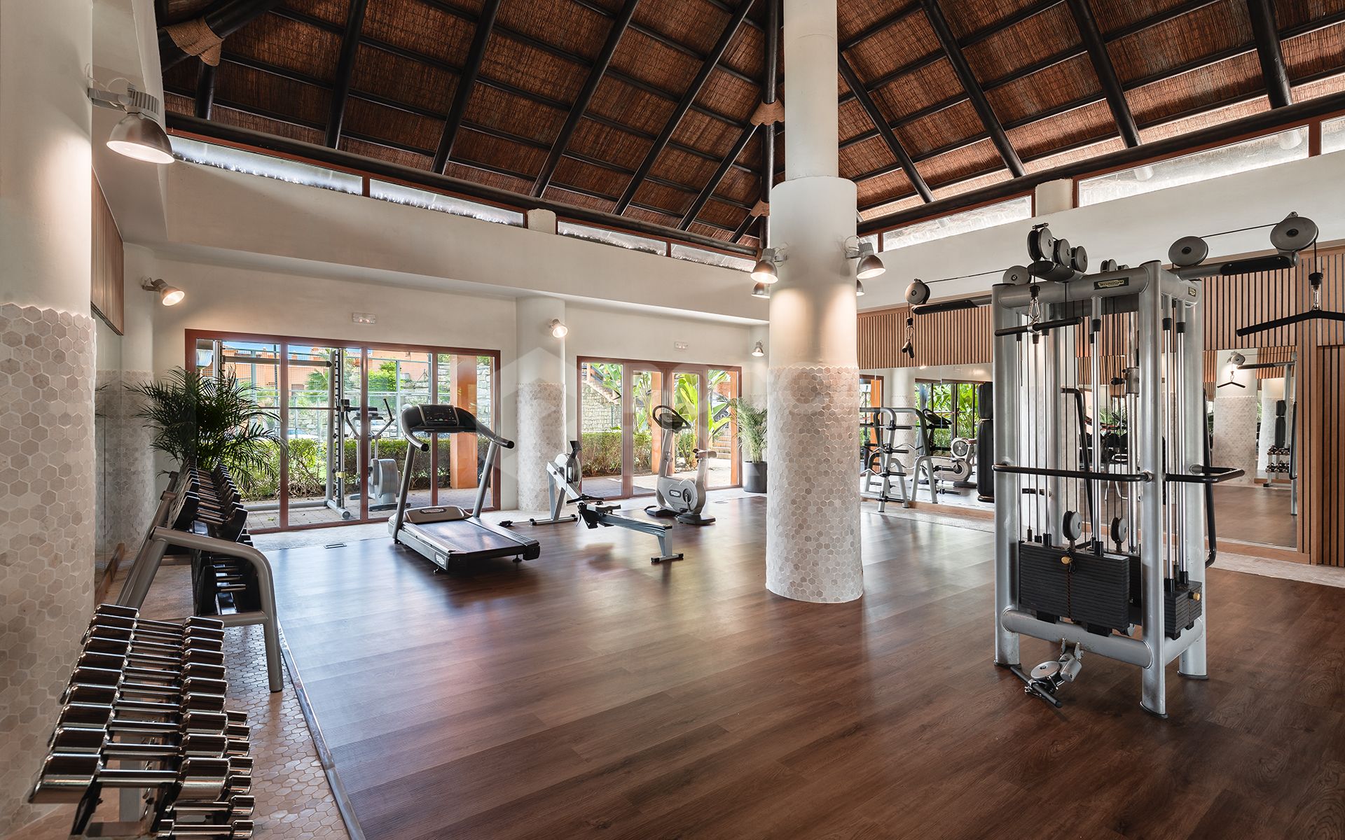 Fully renovated garden apartment in Gazules del Sol, a gated complex close to amenities in Benahavís