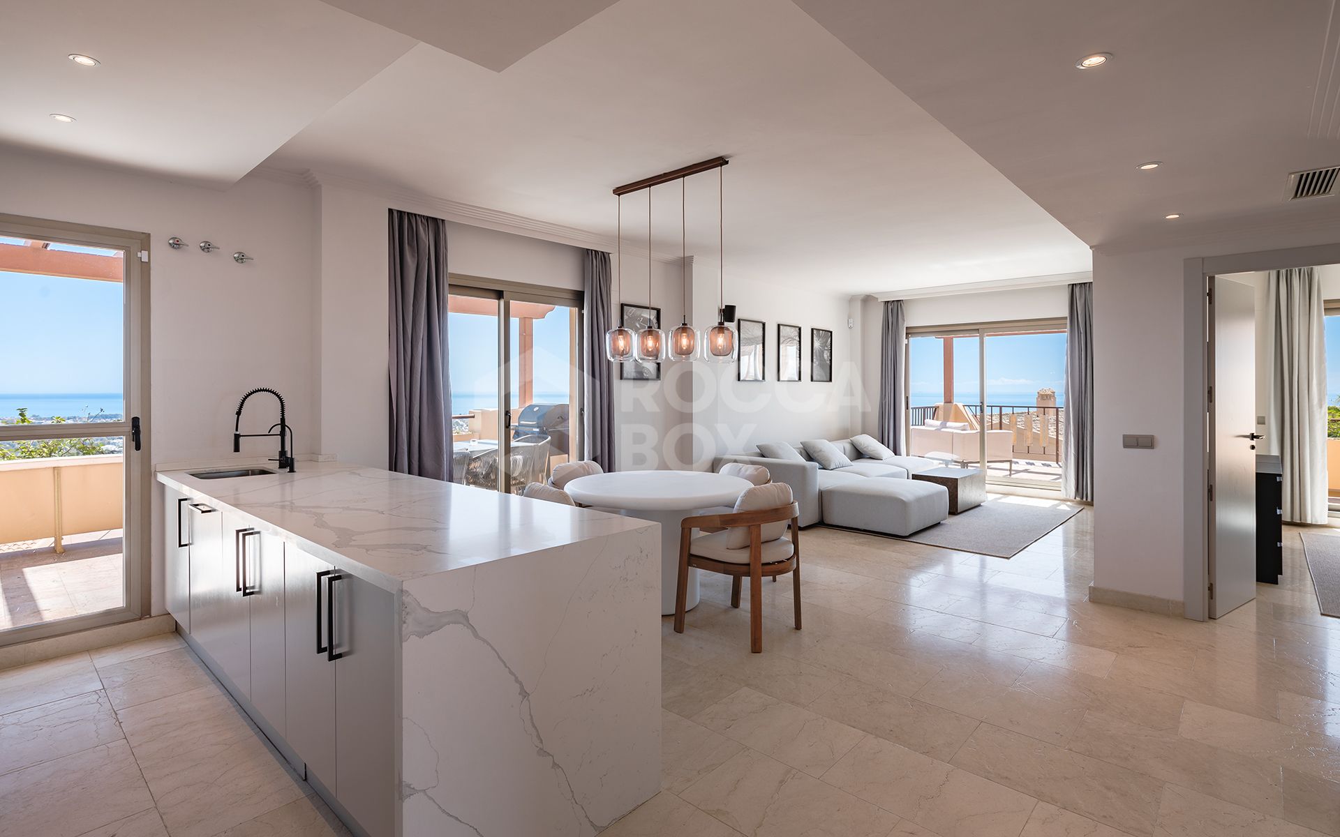 Spectacular one level penthouse with panoramic sea views in Hacienda del Señorío de Cifuentes, Benahavís