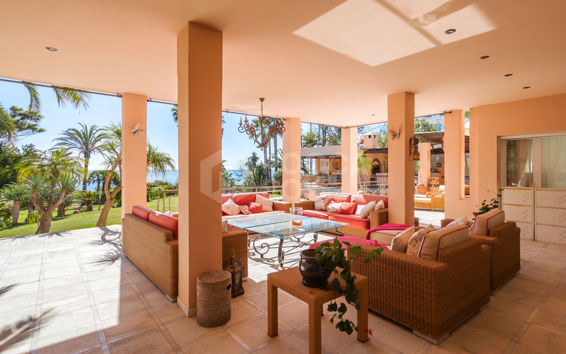 Villa for sale in Hacienda Beach, Estepona East