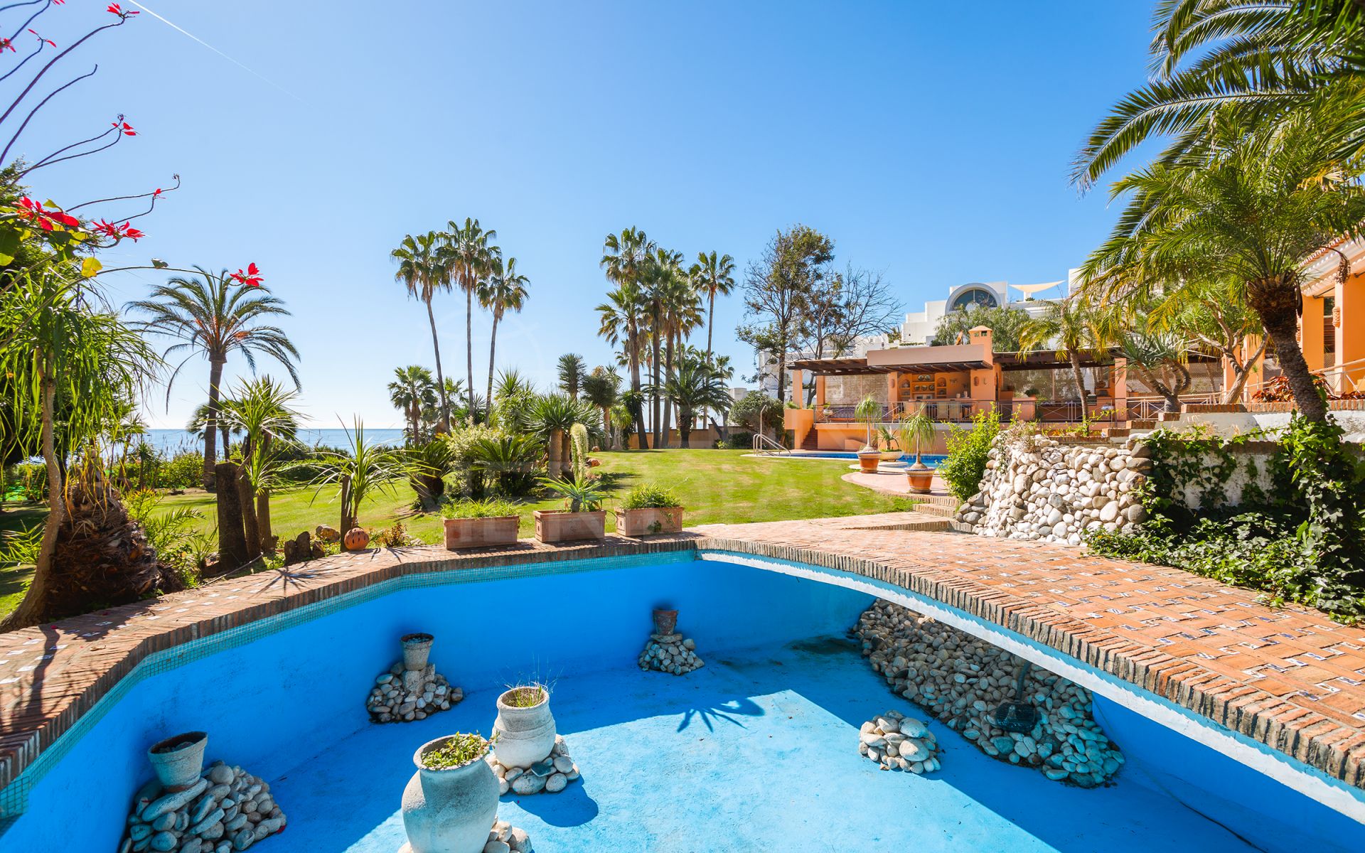 Villa in Hacienda Beach, Estepona