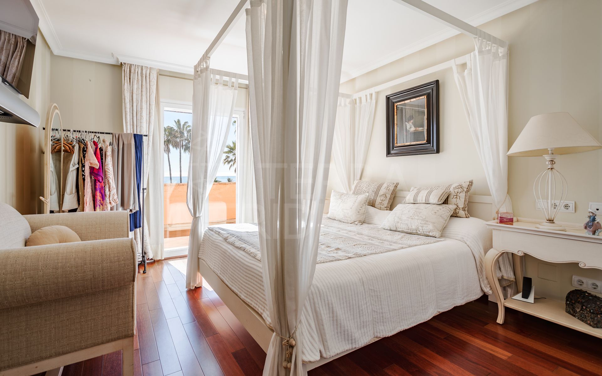 Villa in Hacienda Beach, Estepona