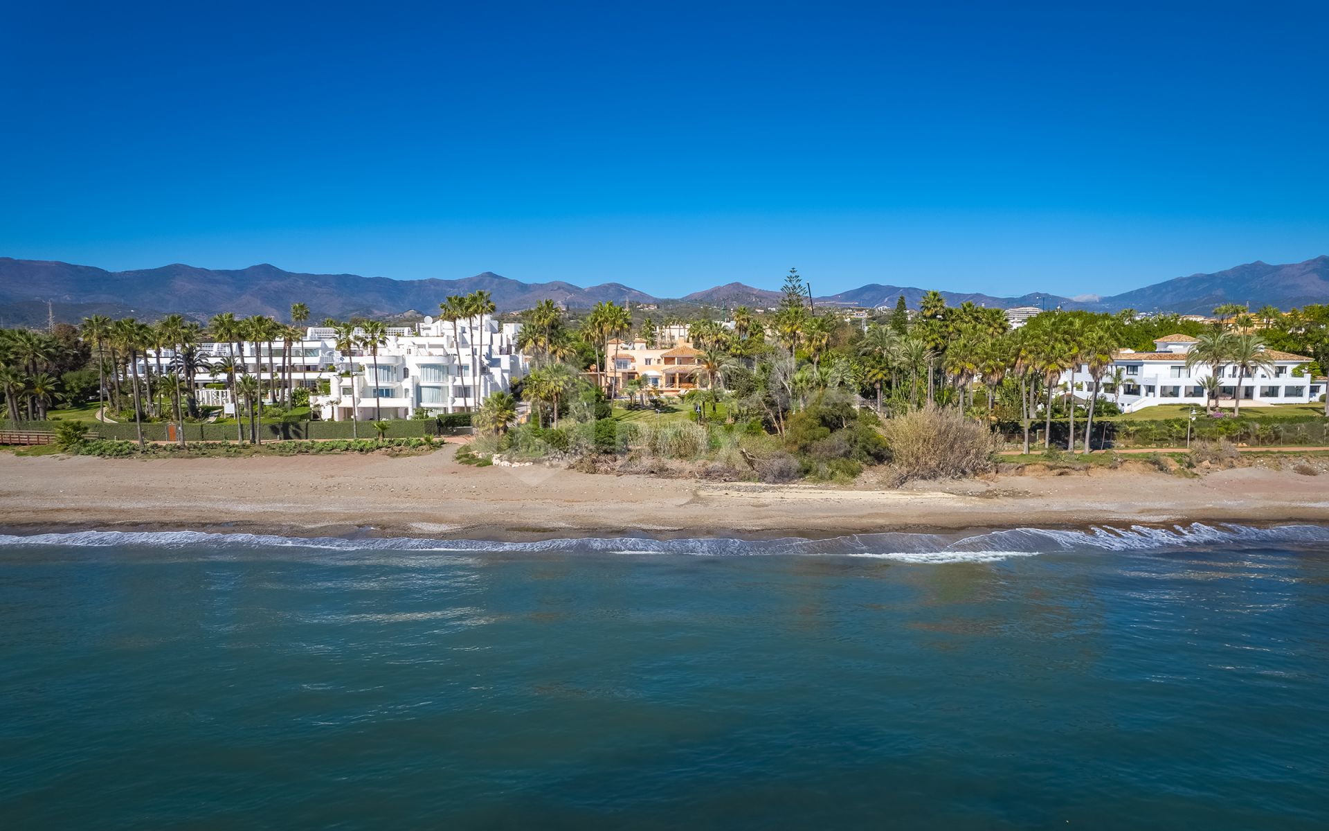 Villa for sale in Hacienda Beach, Estepona East