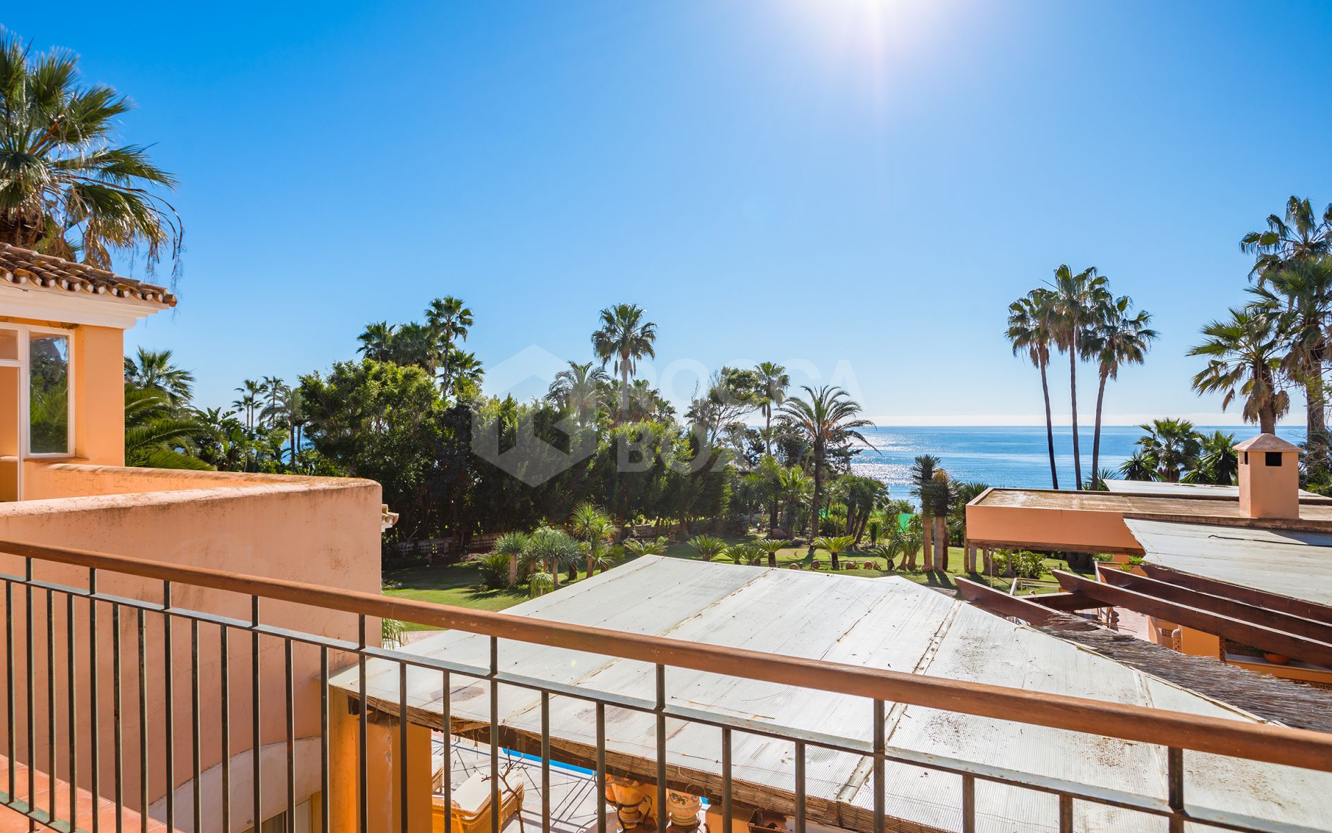 Villa for sale in Hacienda Beach, Estepona East